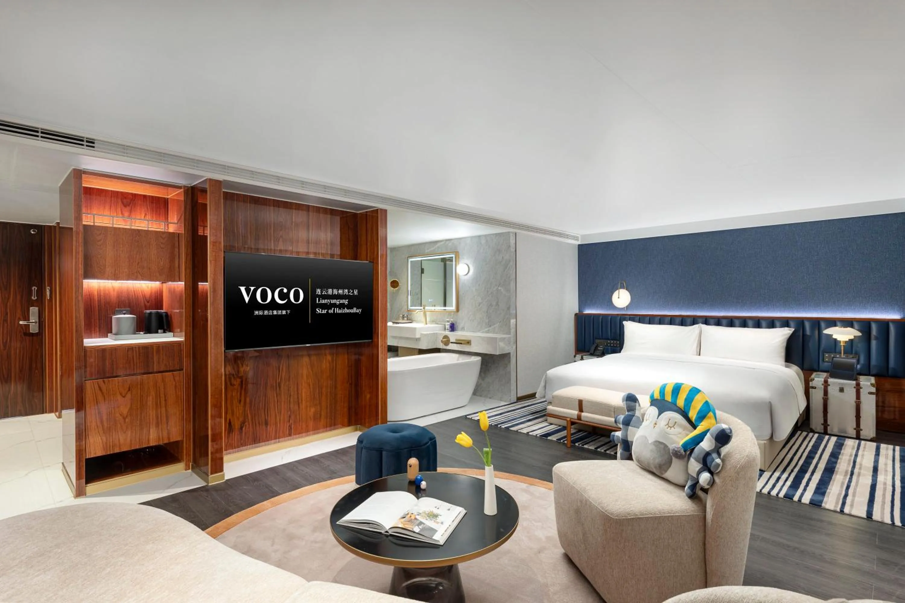 Photo of the whole room, Bed in voco Lianyungang Haizhou Bay by IHG