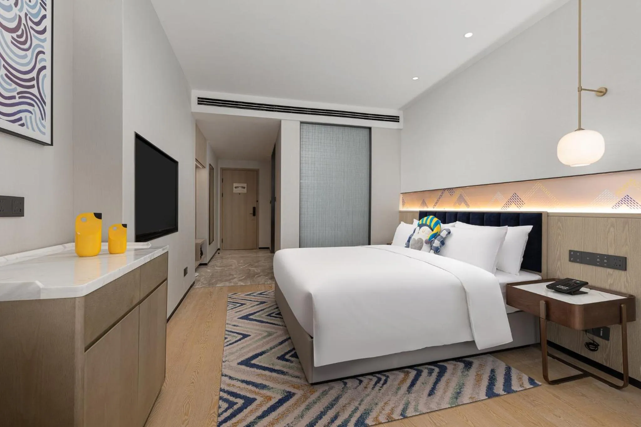 Photo of the whole room, Bed in voco Lianyungang Haizhou Bay by IHG