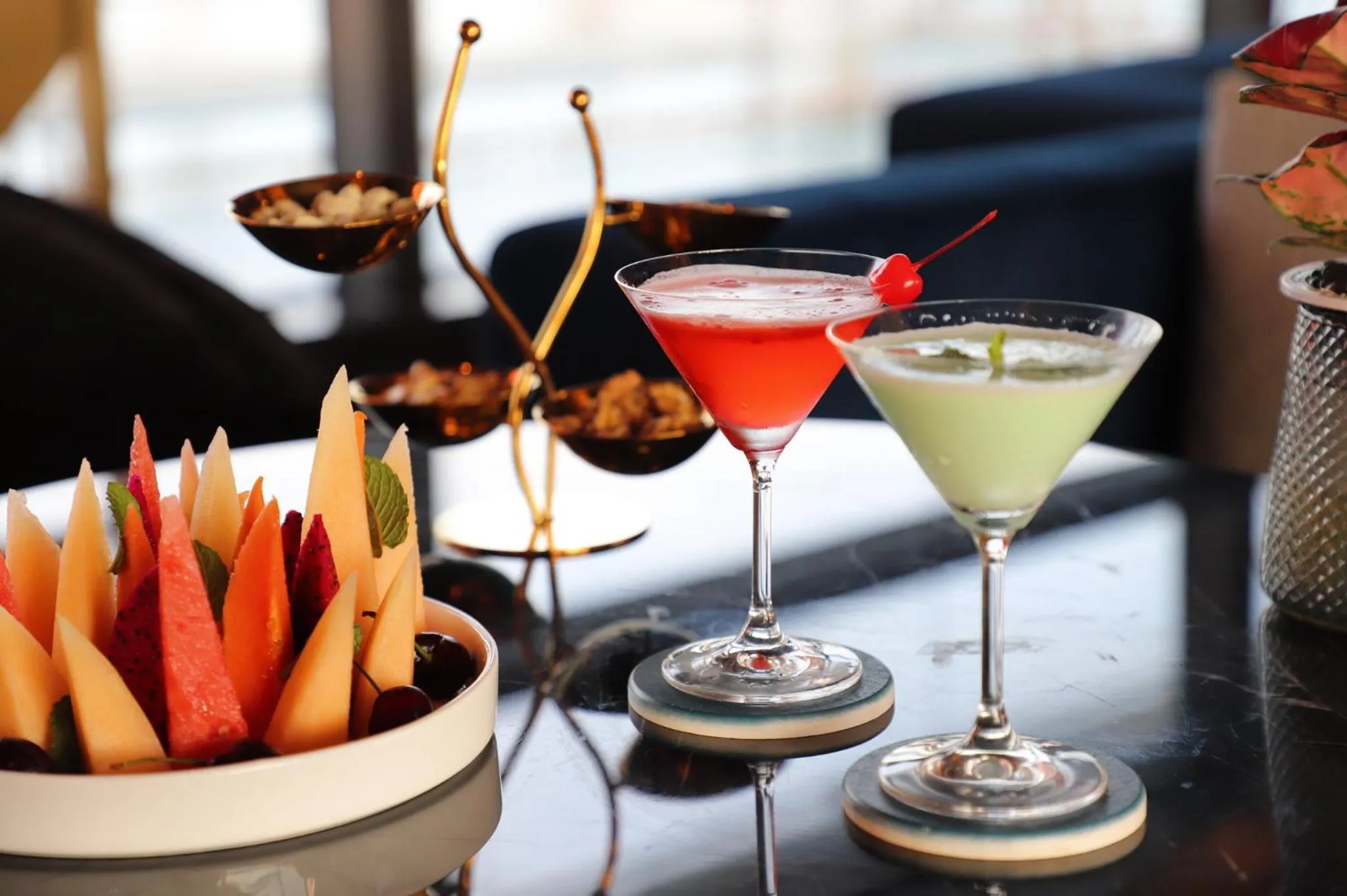 Lounge or bar in voco Lianyungang Haizhou Bay by IHG