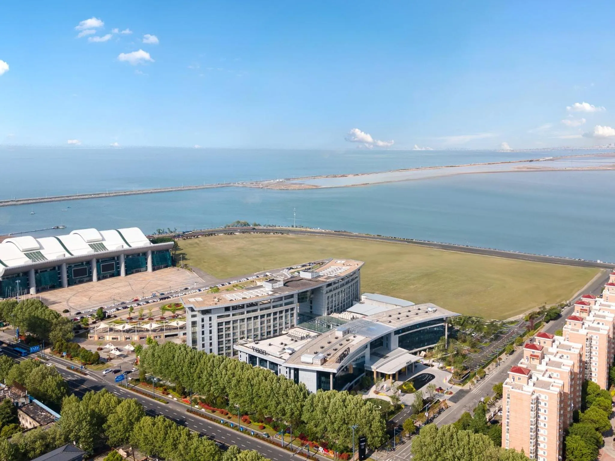 Property building in voco Lianyungang Haizhou Bay by IHG