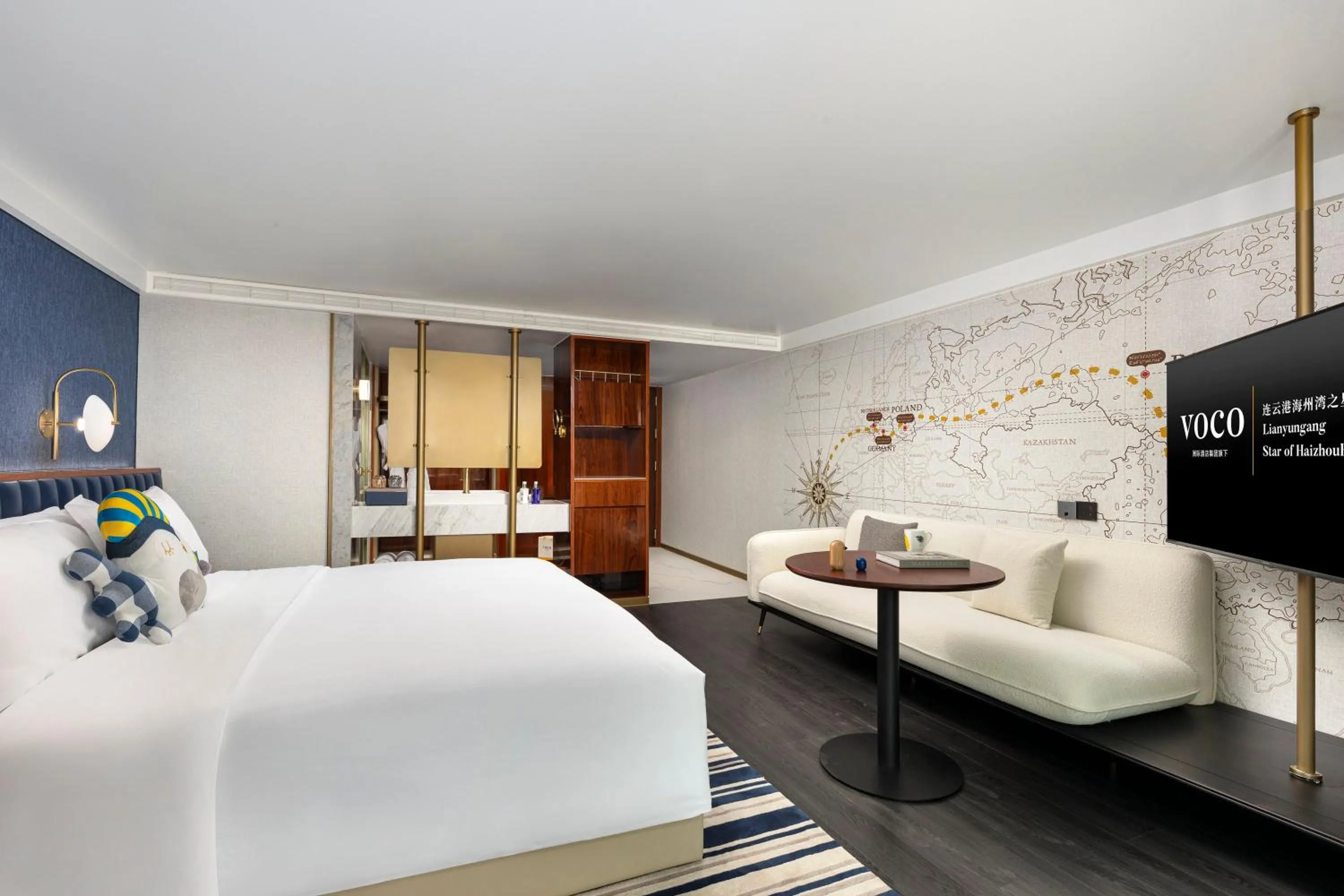 Photo of the whole room, Bed in voco Lianyungang Haizhou Bay by IHG