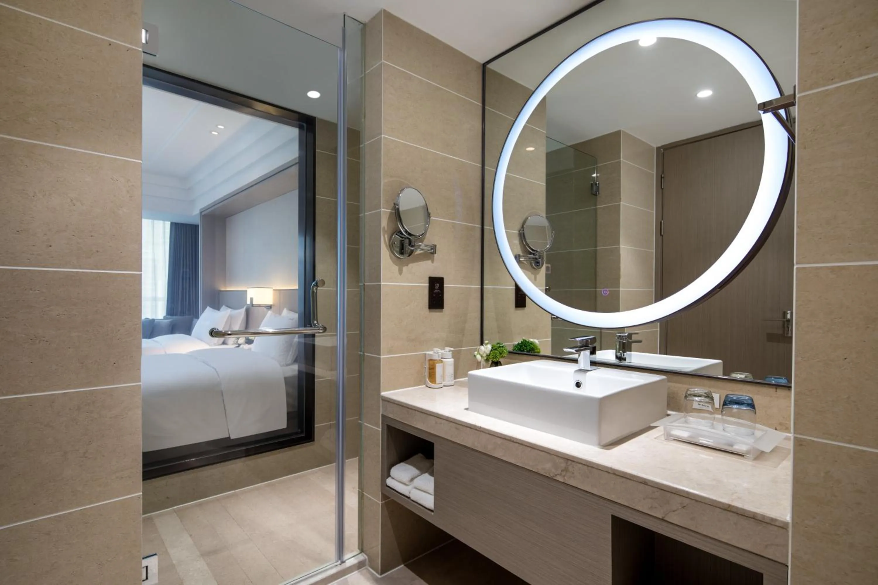 Bathroom, Bed in Holiday Inn Ningde Dijing by IHG