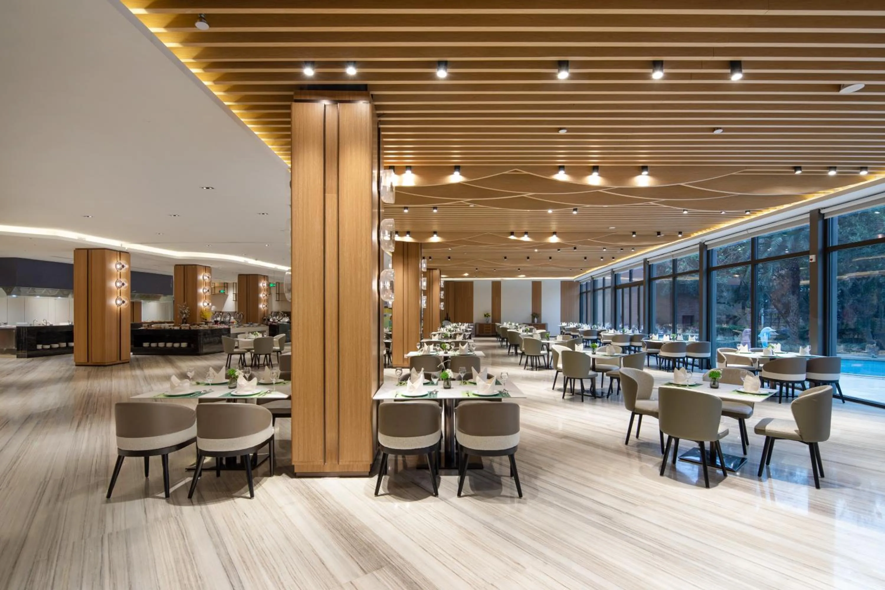 Restaurant/places to eat in Holiday Inn Ningde Dijing by IHG