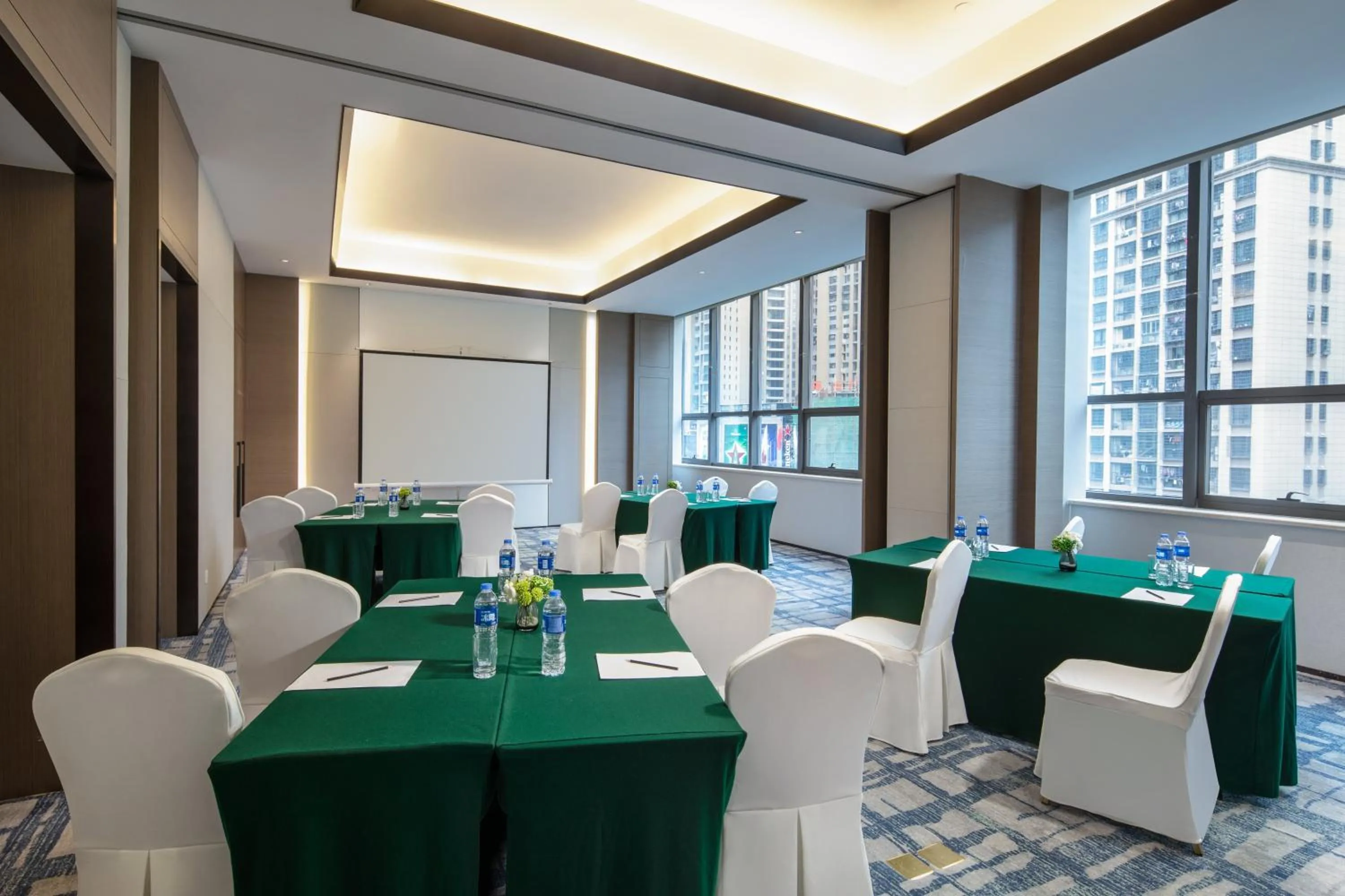 Meeting/conference room in Holiday Inn Ningde Dijing by IHG