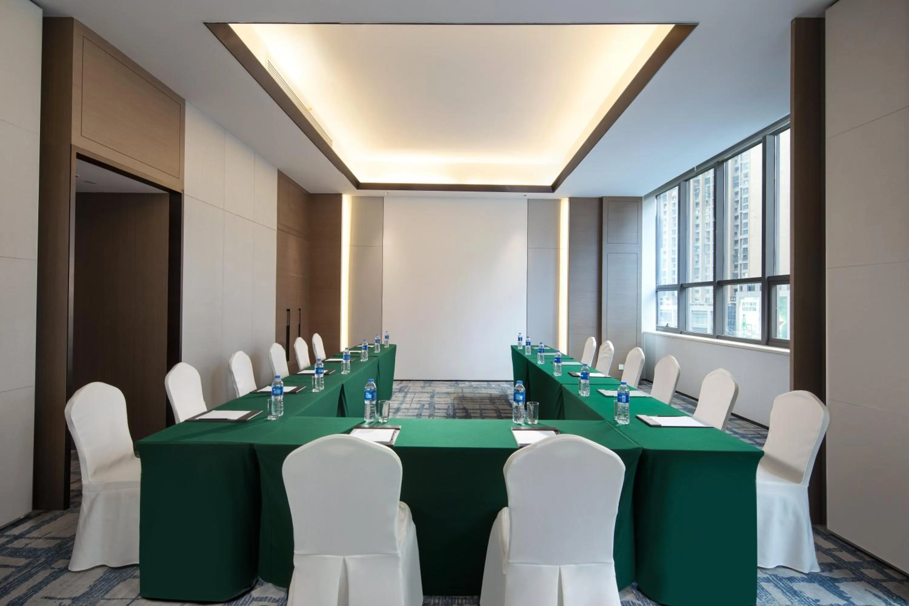 Meeting/conference room in Holiday Inn Ningde Dijing by IHG
