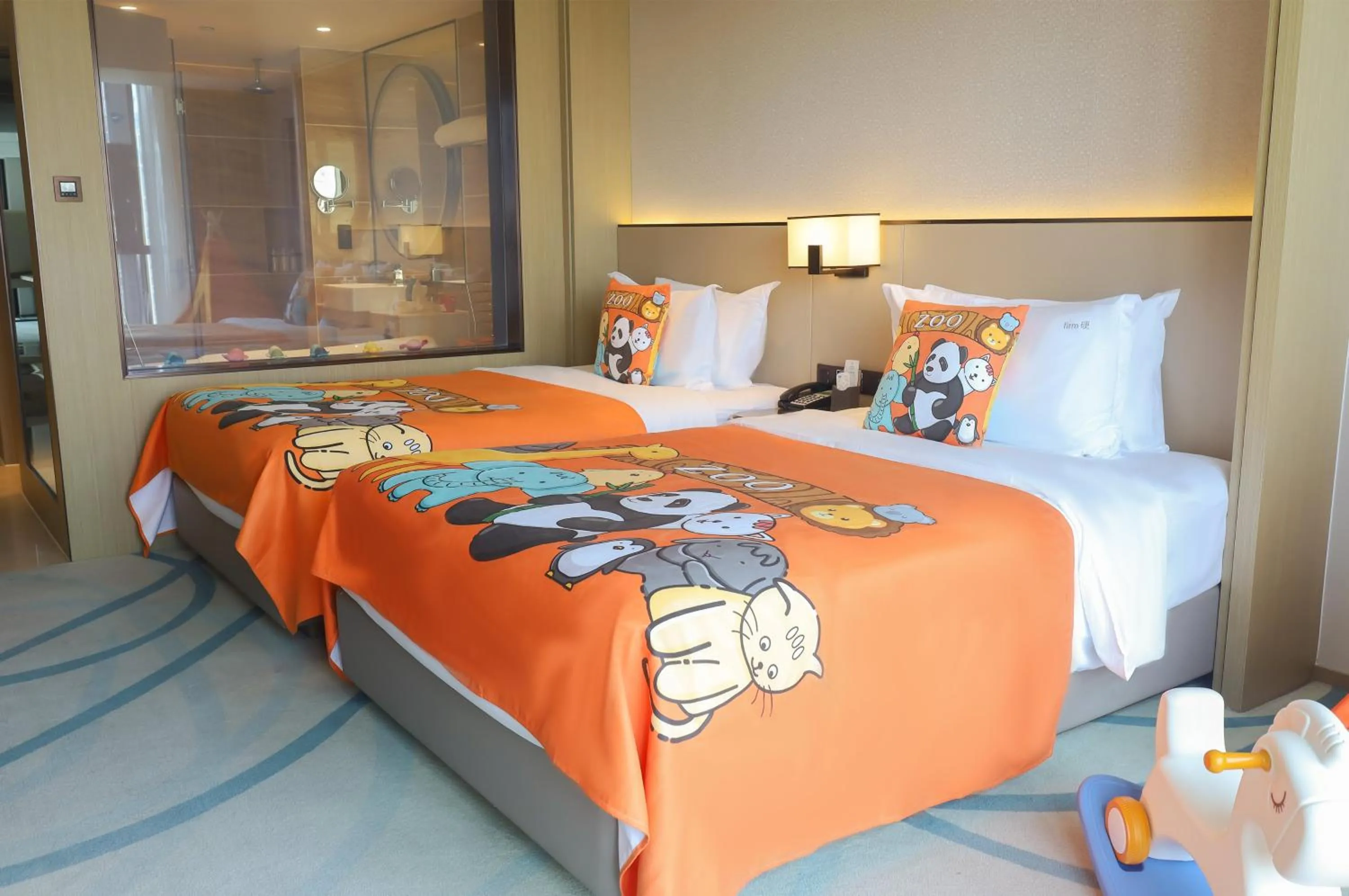 Photo of the whole room, Bed in Holiday Inn Ningde Dijing by IHG