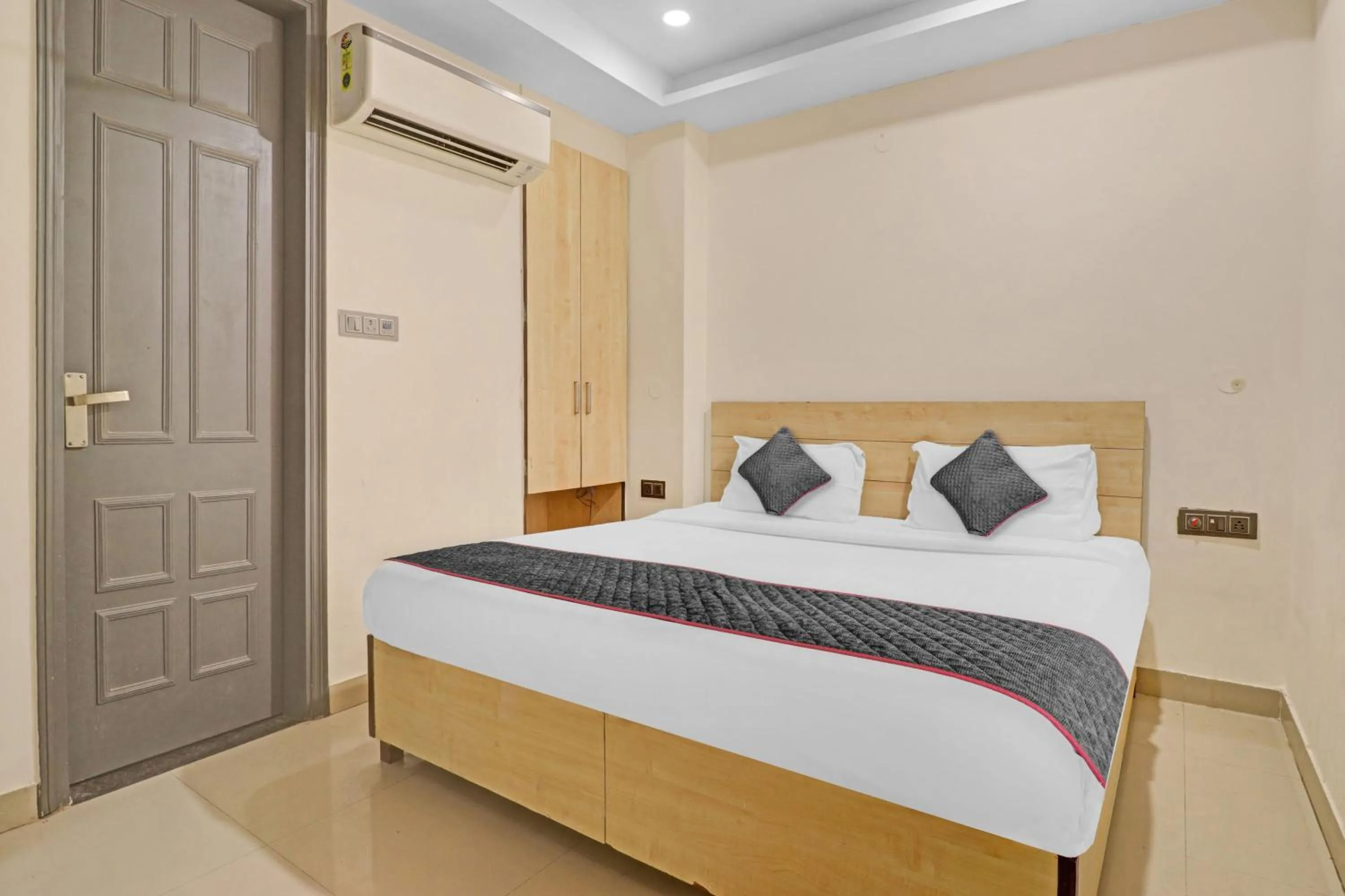 Super Townhouse Rama Hotel