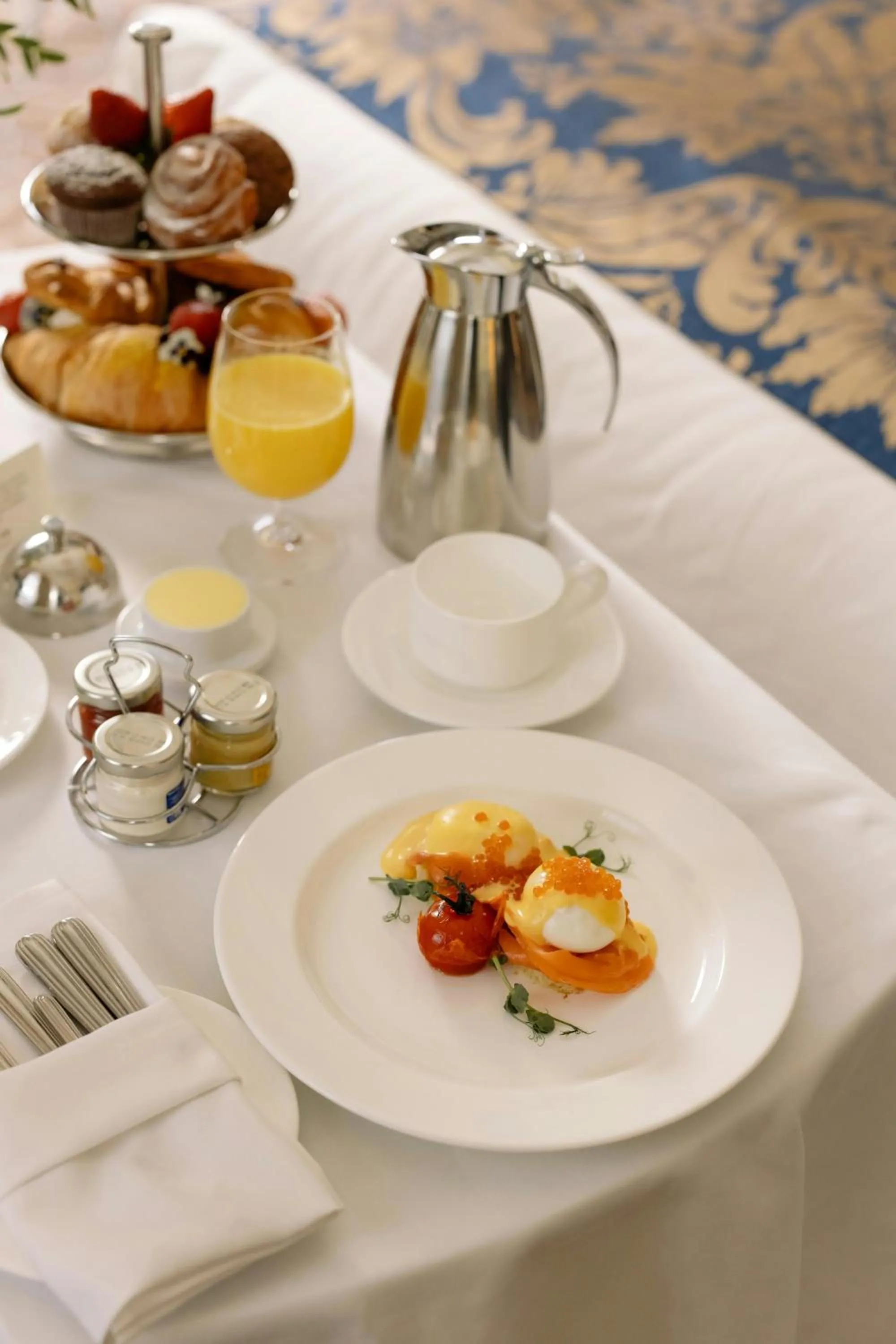 Breakfast in HOTEL JASHN INN Near Apollo Hospital
