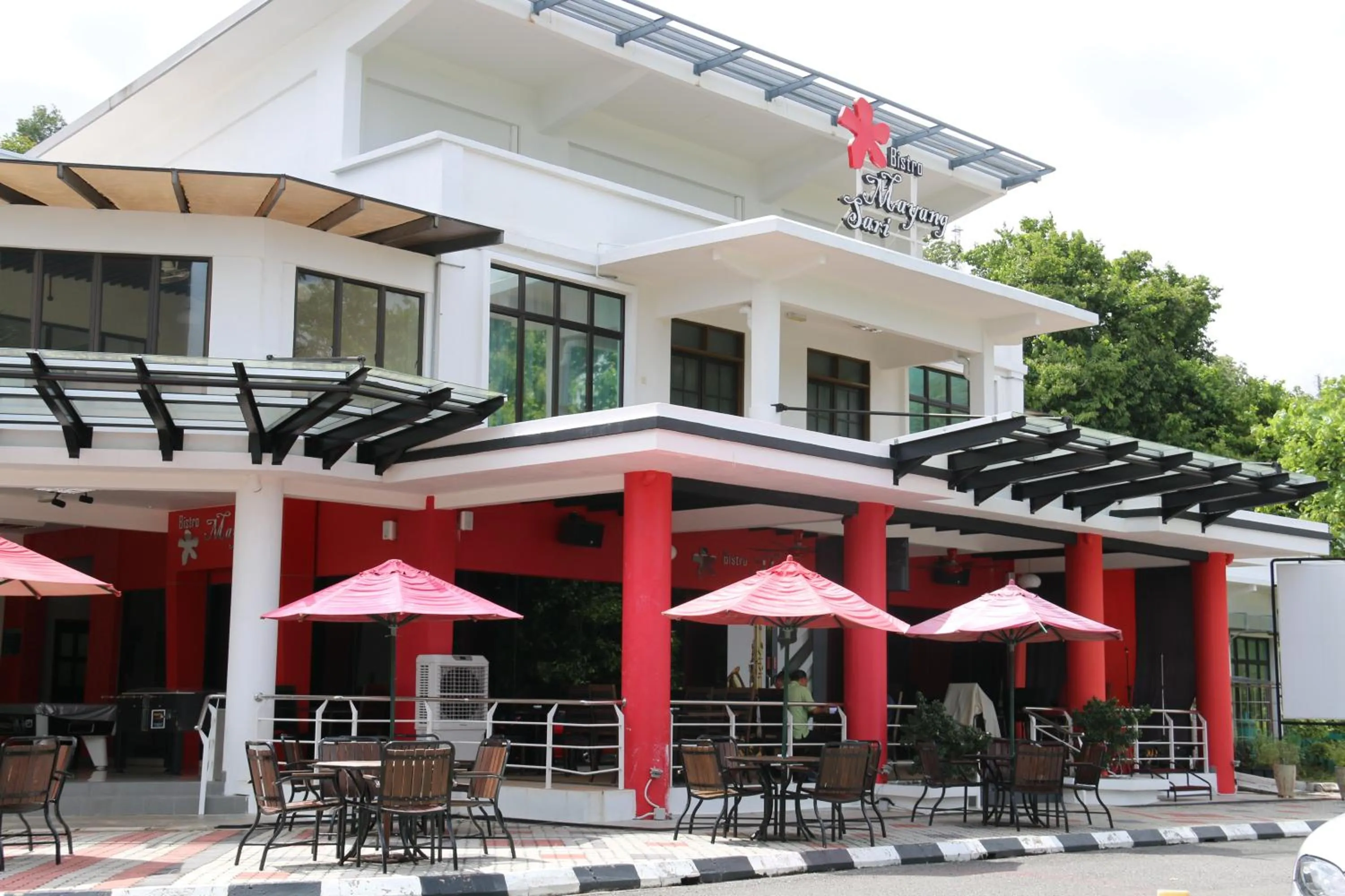 Facade/entrance in EDC UUM Sintok