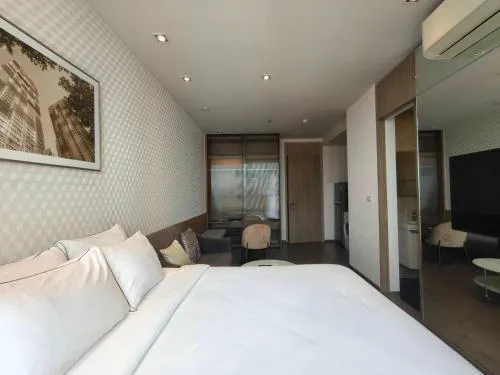 Hampton Residence Next to Emporium