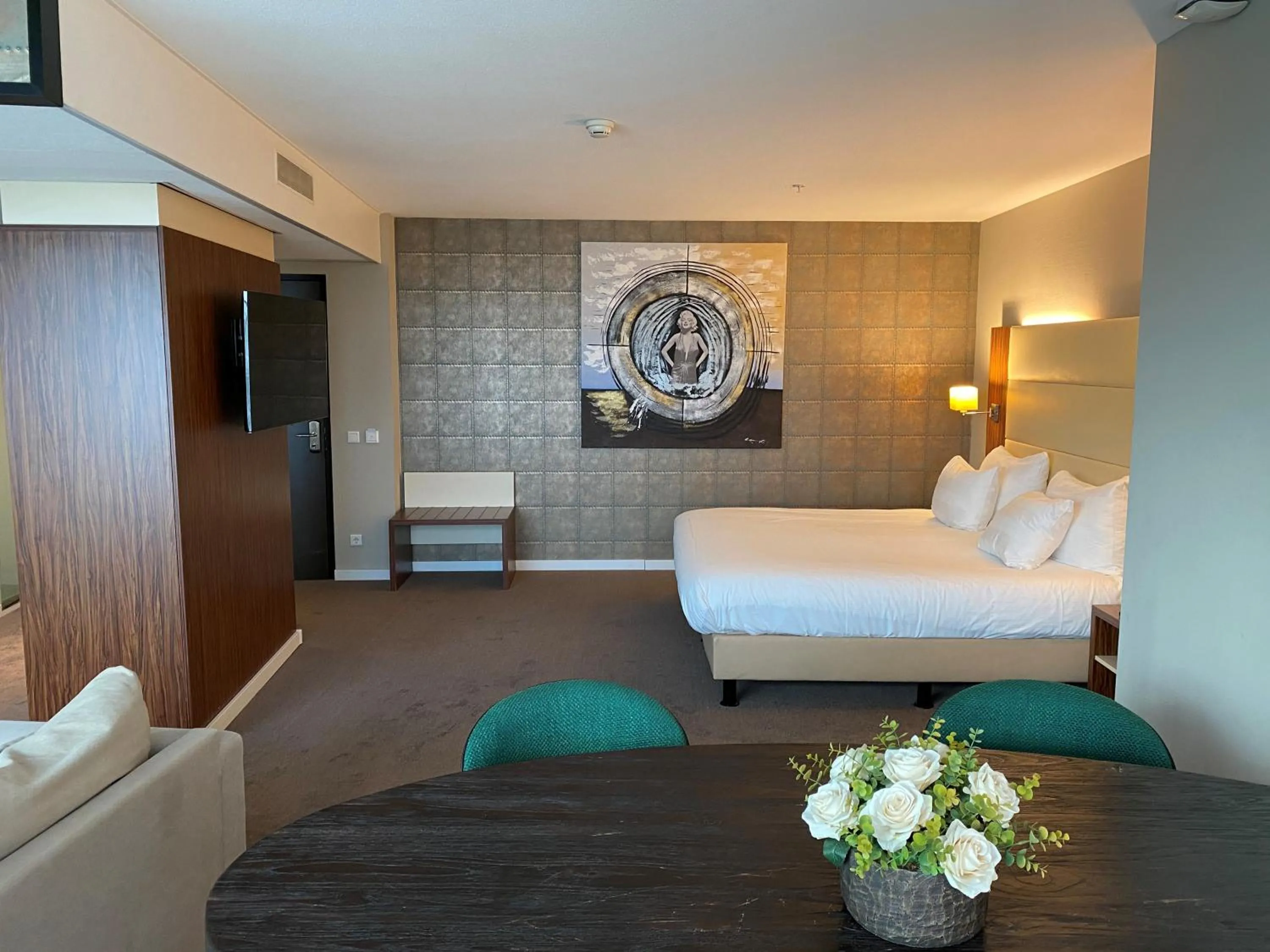 Photo of the whole room, Bed in Van der Valk Hotel Rotterdam - Blijdorp
