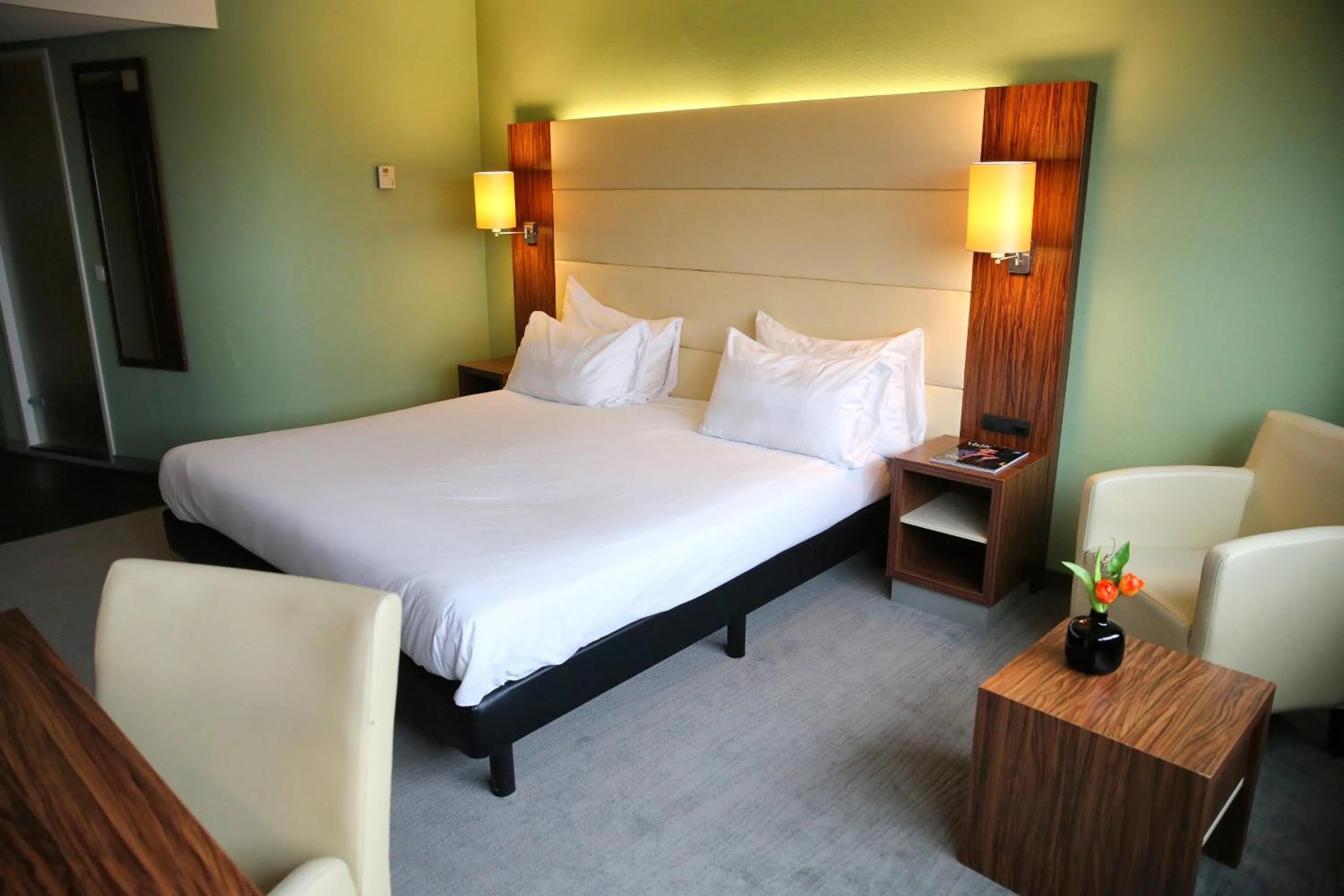 Bedroom, Bed in Van der Valk Hotel Rotterdam - Blijdorp