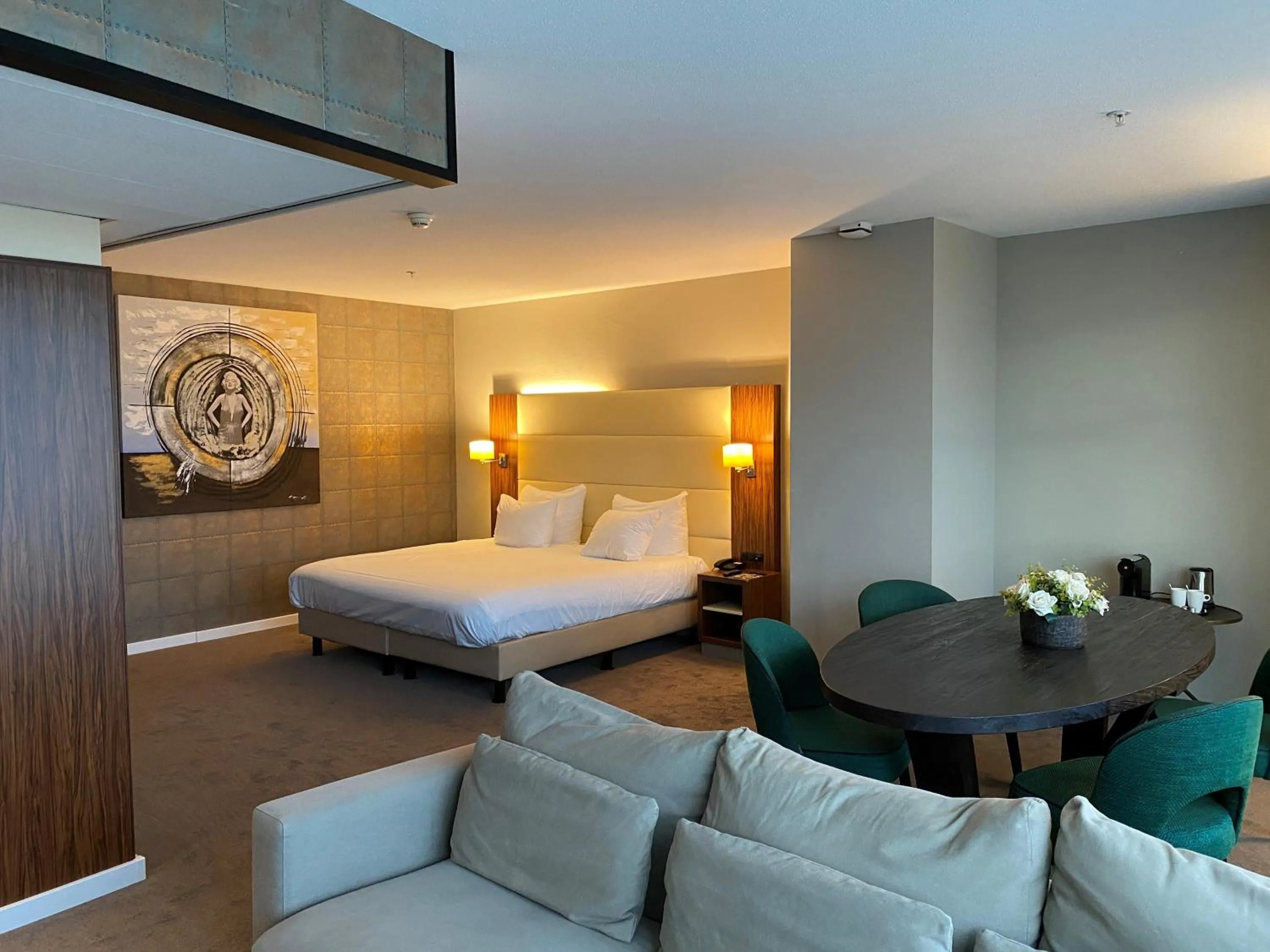 Photo of the whole room, Bed in Van der Valk Hotel Rotterdam - Blijdorp