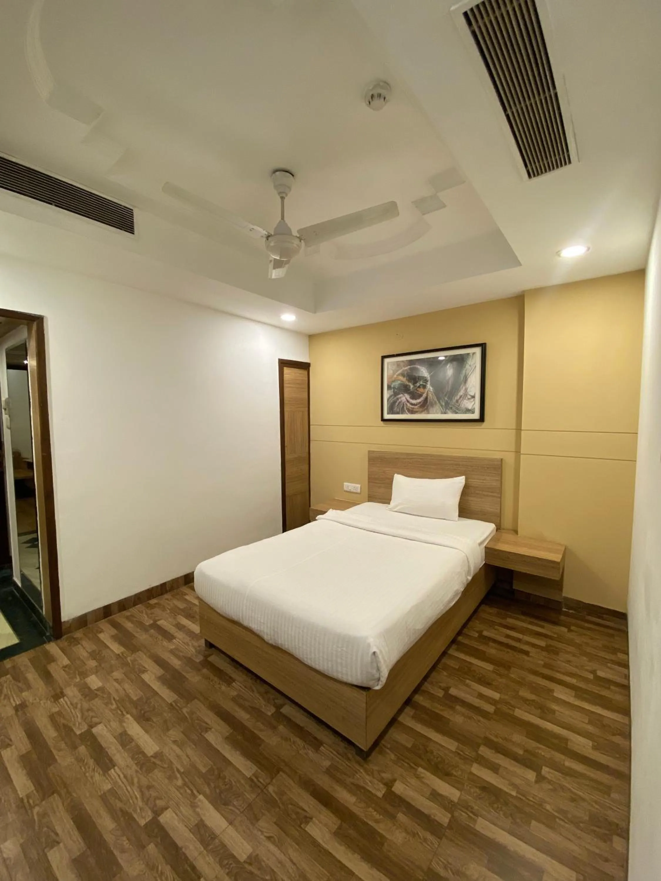 Bed in Hotel KC Cross Road Panchkula