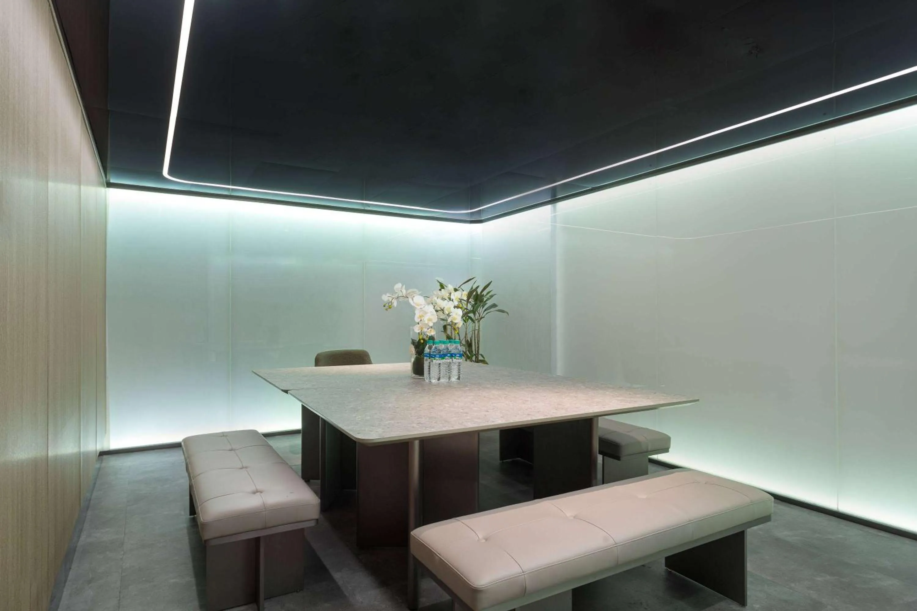 Business facilities in Ramada Encore by Wyndham Wuhan Int'l Conference Center