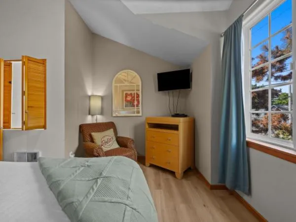 Beaches Inn Townhomes
