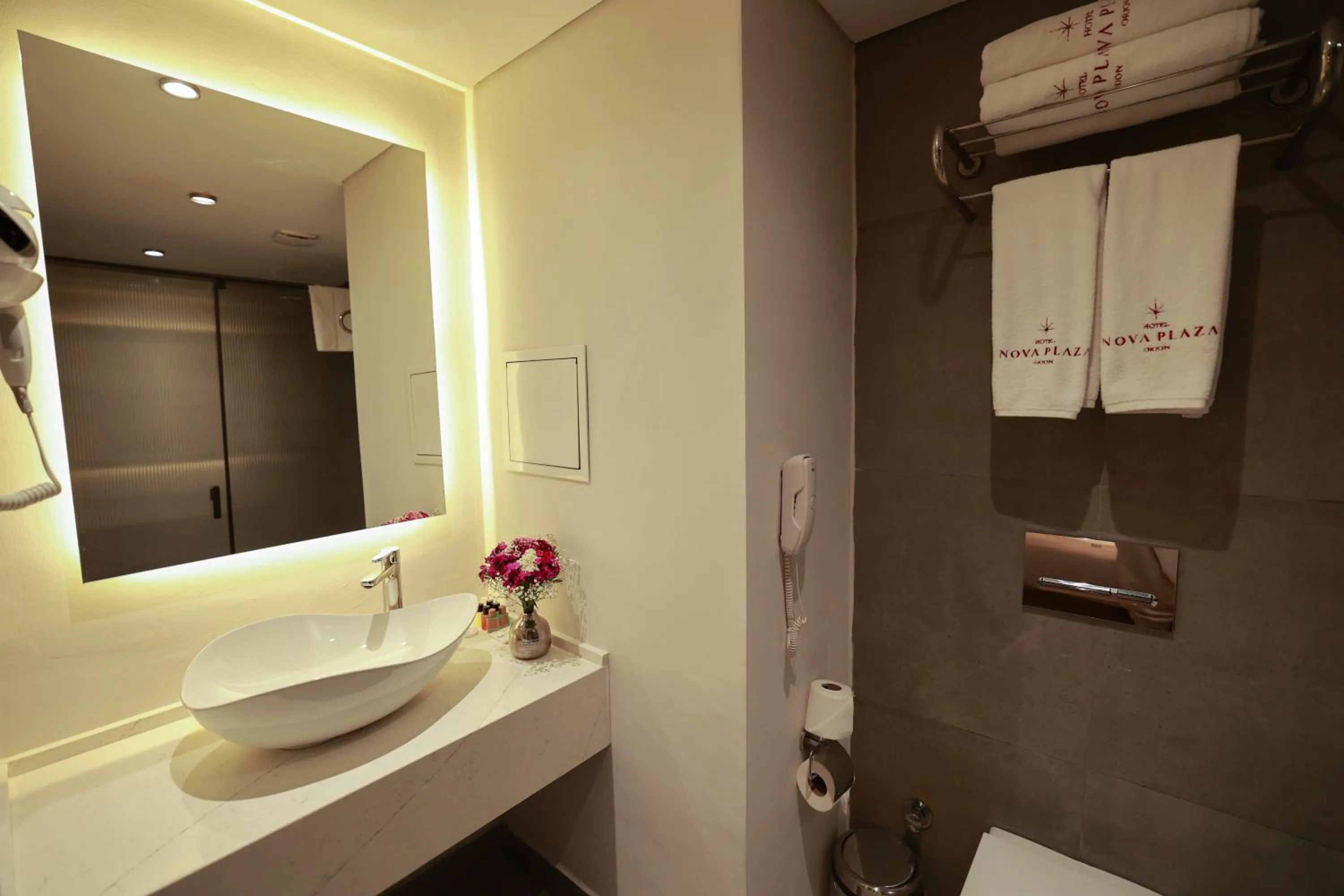 Bathroom in Nova Plaza Orion Hotel