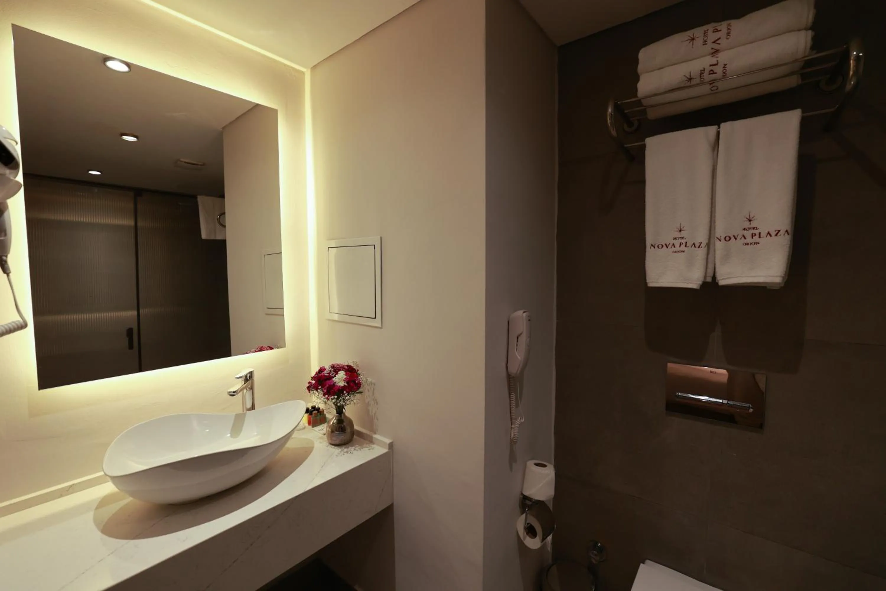 Bathroom in Nova Plaza Orion Hotel