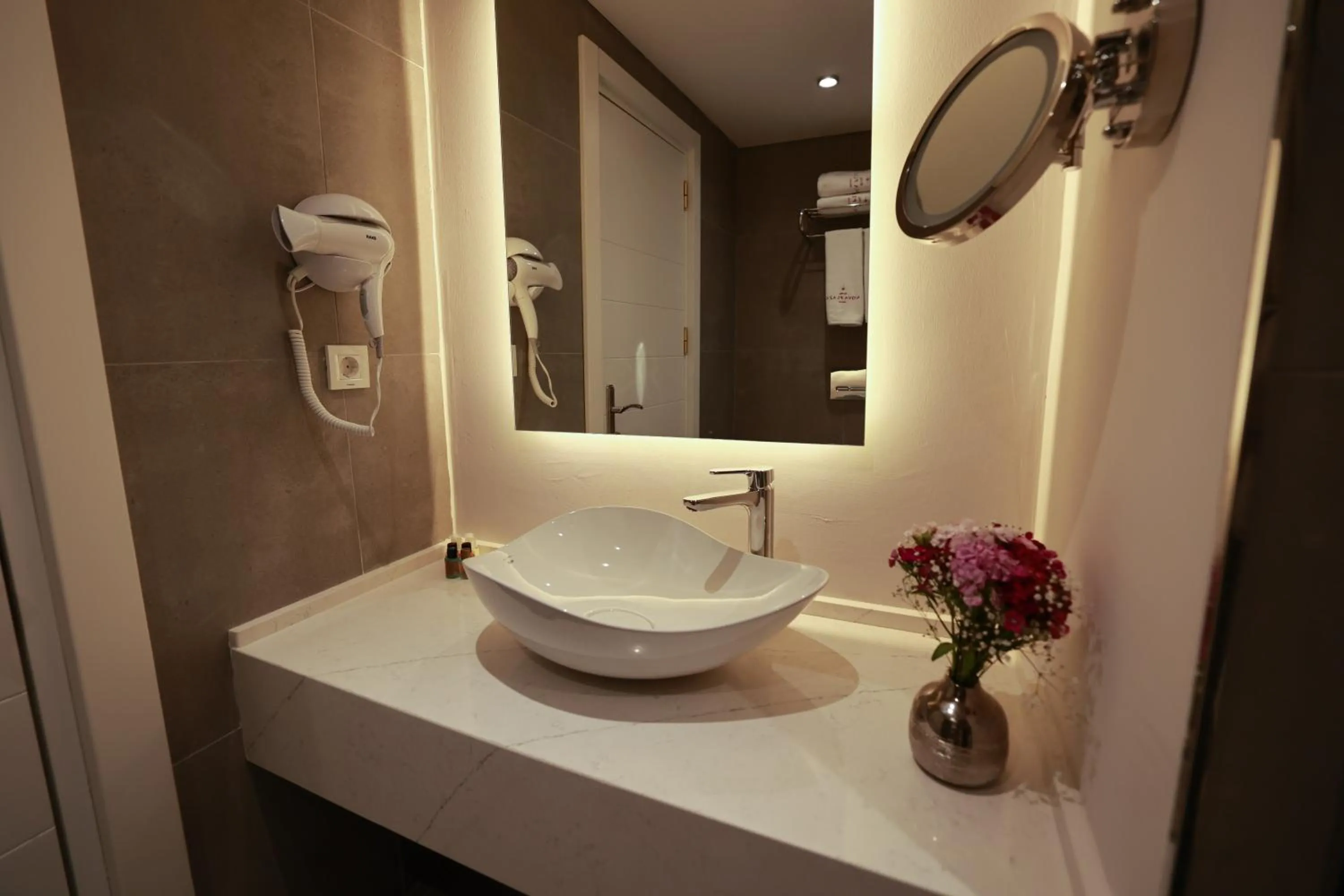 Bathroom in Nova Plaza Orion Hotel