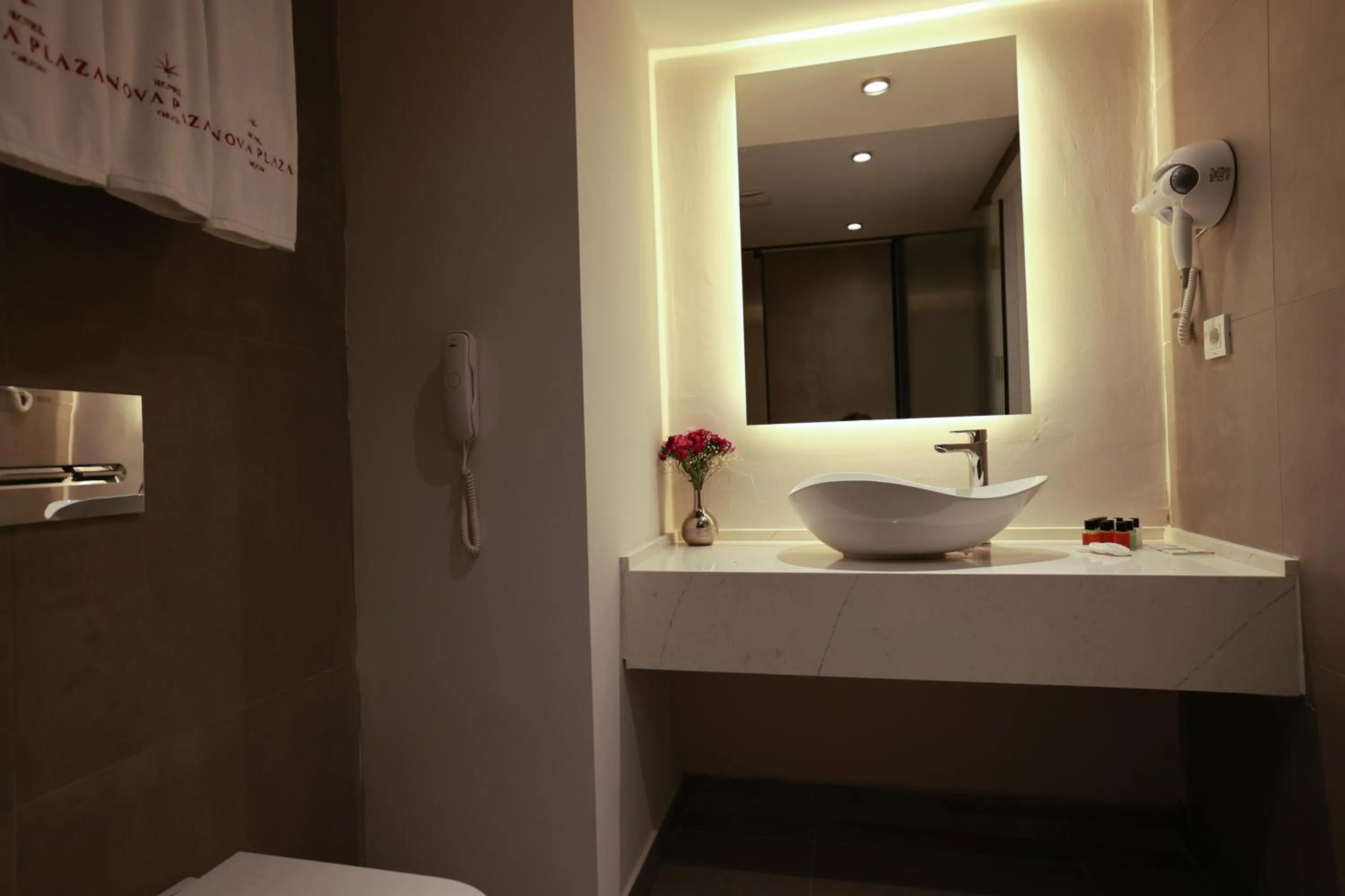 Bathroom in Nova Plaza Orion Hotel