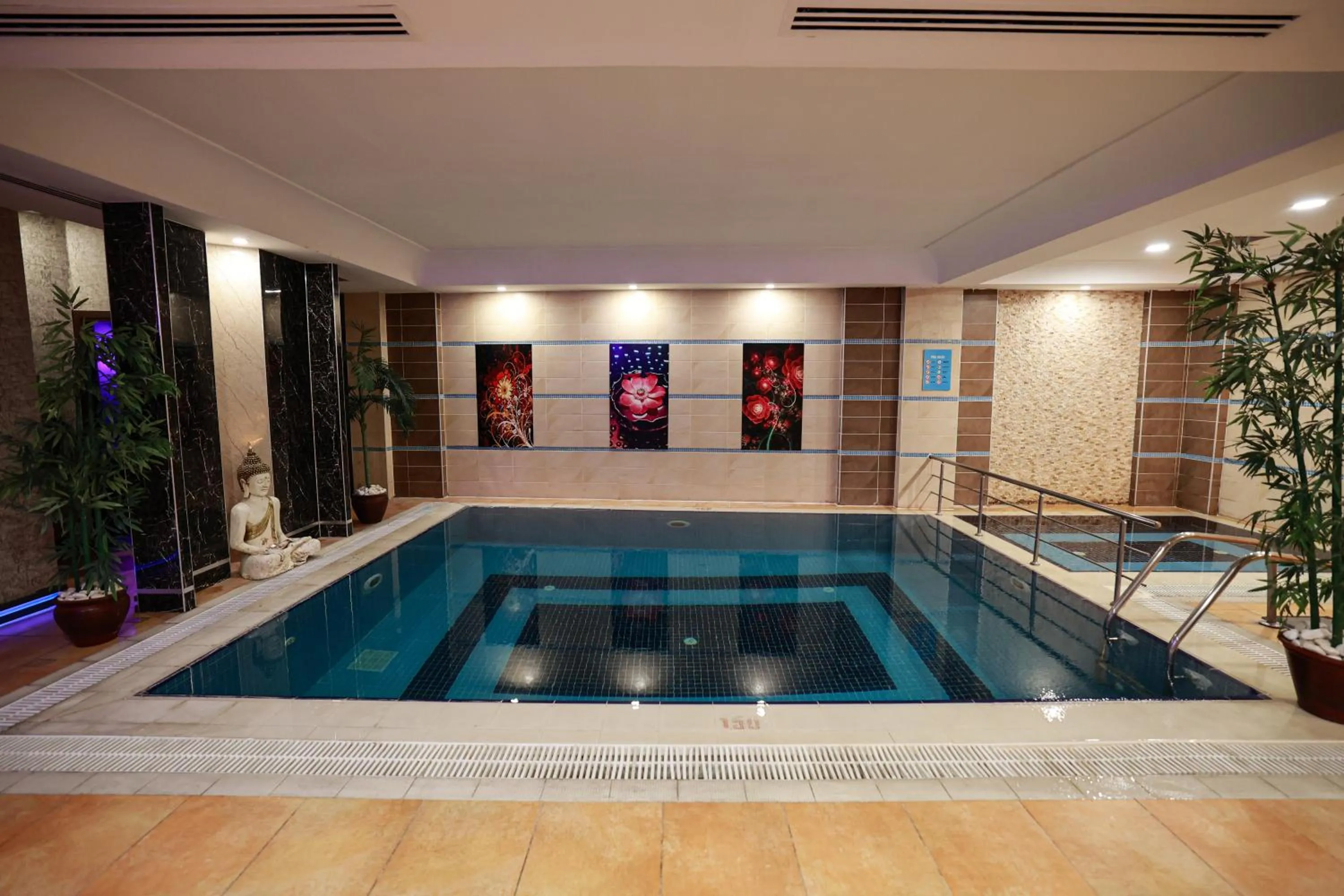 Swimming pool in Nova Plaza Orion Hotel