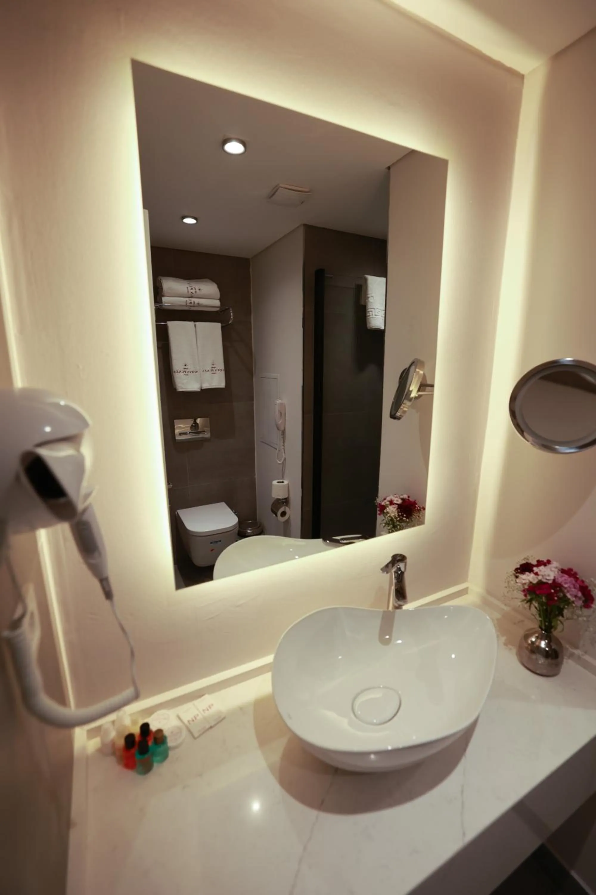 Bathroom in Nova Plaza Orion Hotel