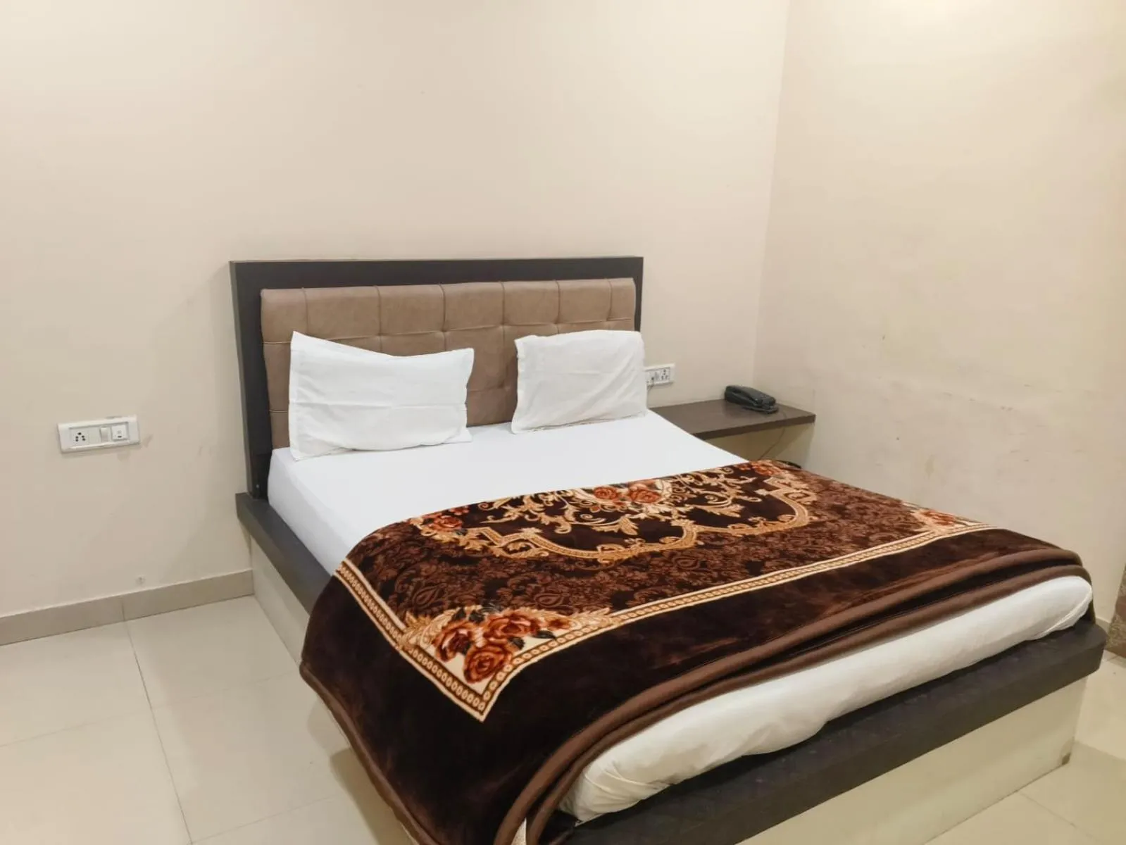Double Room - single occupancy in Hotel Surya