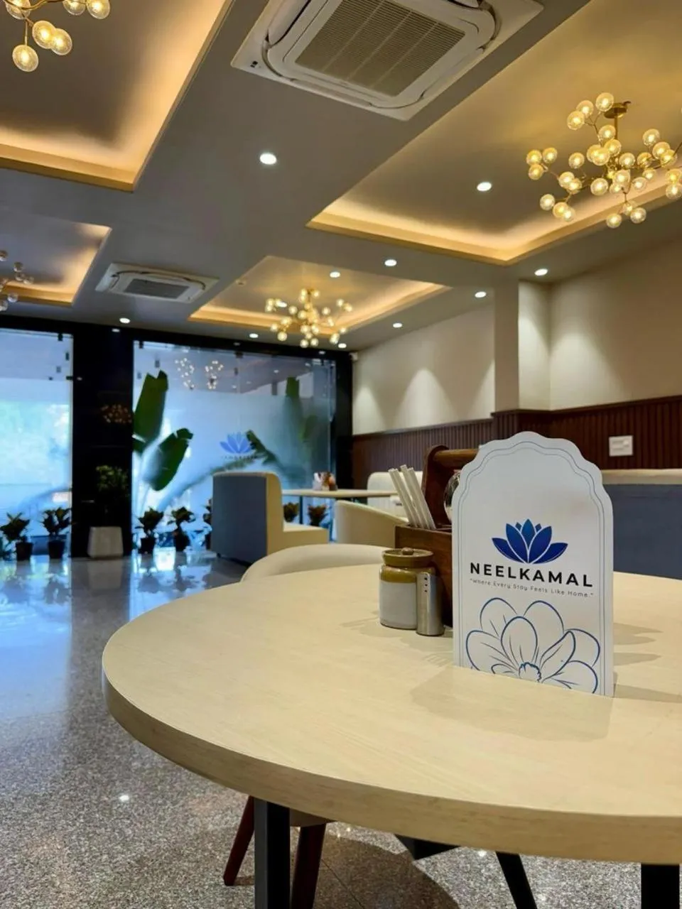 Restaurant/places to eat in hotel neelkamal