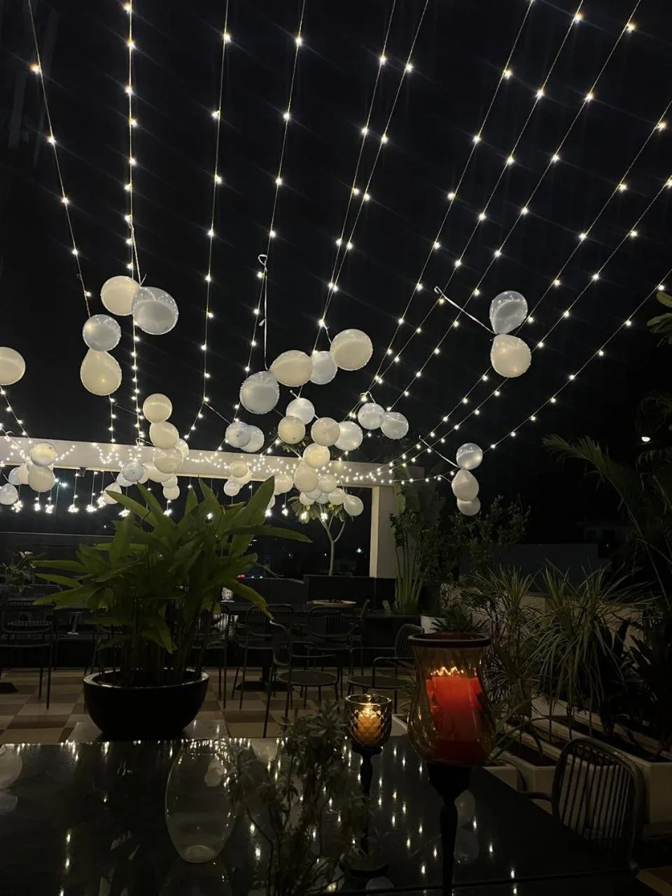 Restaurant/places to eat in hotel neelkamal
