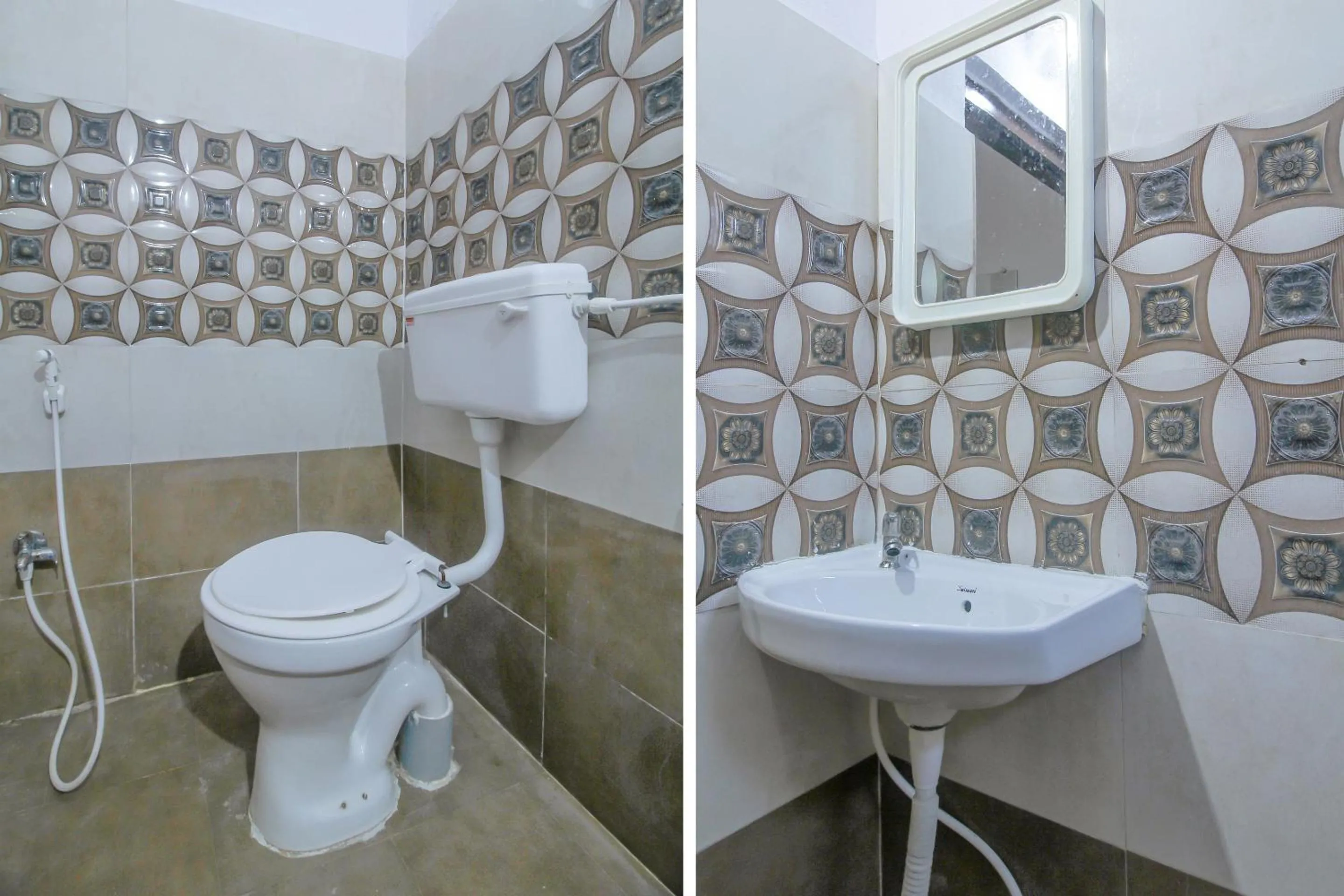 Bathroom in SPOT ON 81775 MOHIT GOKUL LODGE NEW LUXURY ROOM'S NEAR SECUNDERABAD RAILWAY STATION
