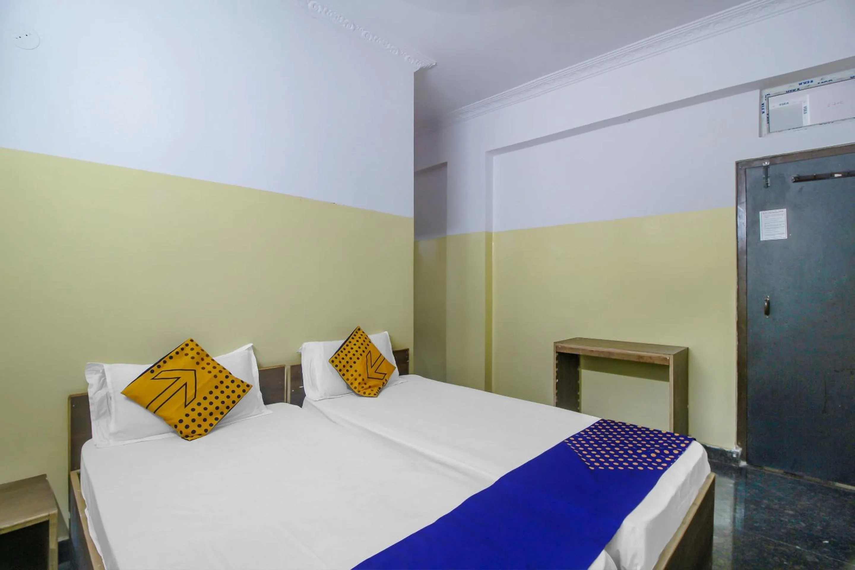Bedroom, Bed in SPOT ON 81775 MOHIT GOKUL LODGE NEW LUXURY ROOM'S NEAR SECUNDERABAD RAILWAY STATION