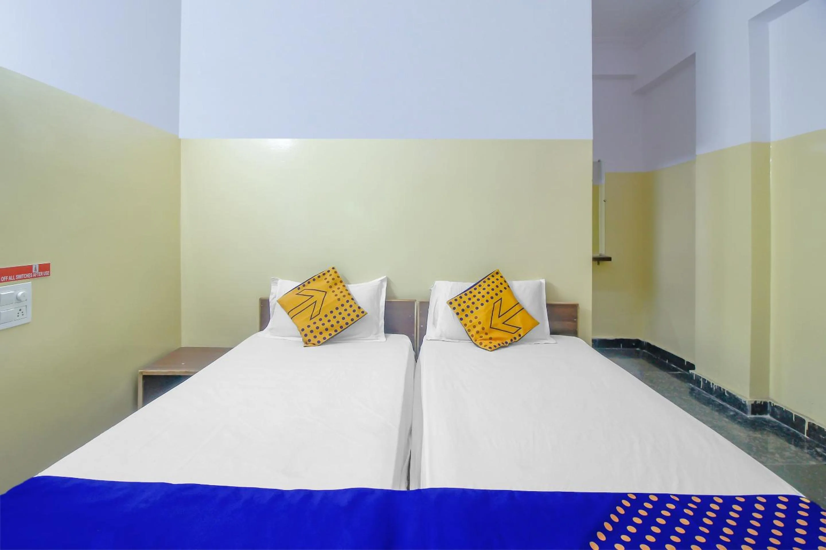 Bedroom, Bed in SPOT ON 81775 MOHIT GOKUL LODGE NEW LUXURY ROOM'S NEAR SECUNDERABAD RAILWAY STATION