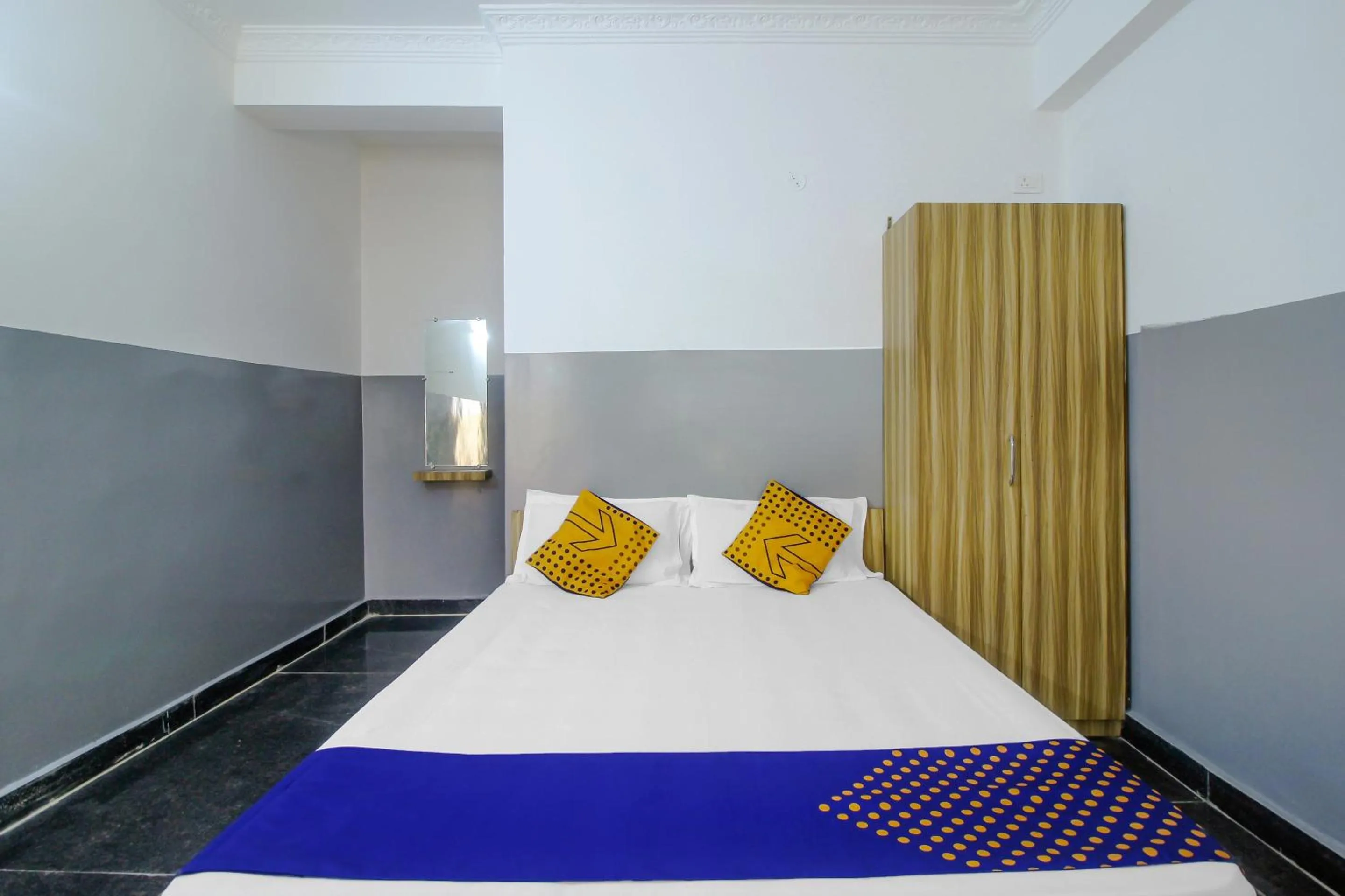Bedroom, Bed in SPOT ON 81775 MOHIT GOKUL LODGE NEW LUXURY ROOM'S NEAR SECUNDERABAD RAILWAY STATION