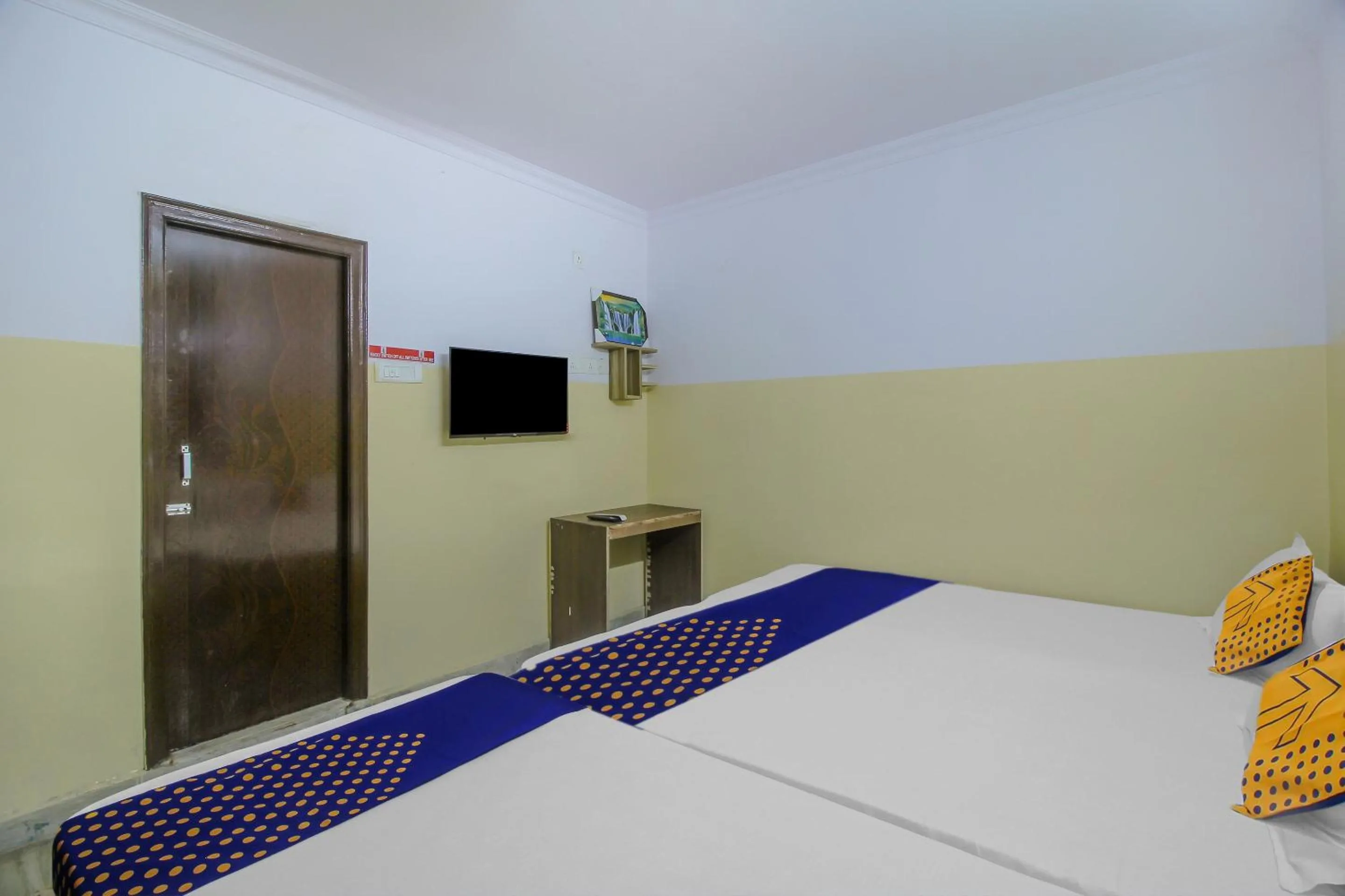 Bedroom, Bed in SPOT ON 81775 MOHIT GOKUL LODGE NEW LUXURY ROOM'S NEAR SECUNDERABAD RAILWAY STATION