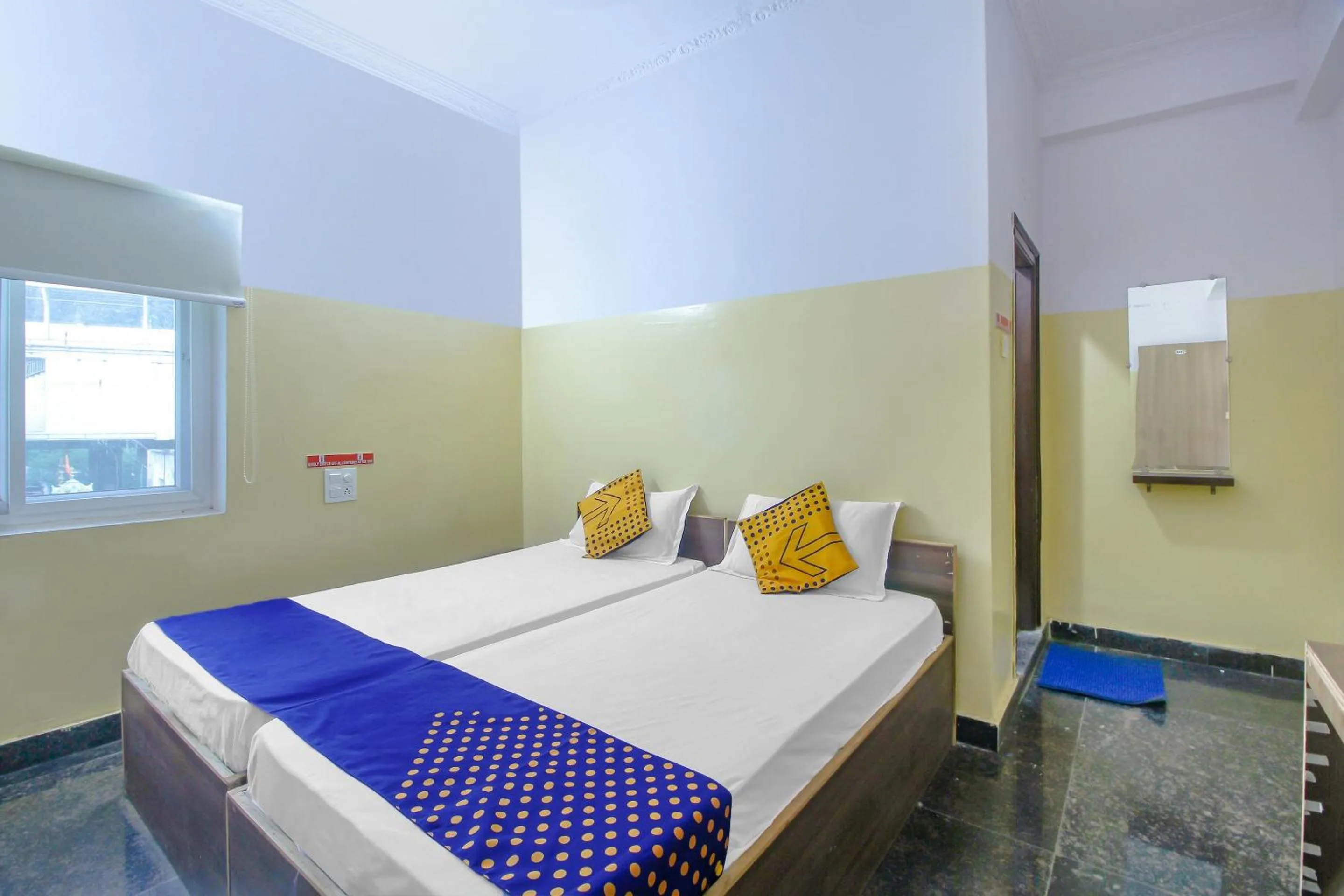 Bedroom, Bed in SPOT ON 81775 MOHIT GOKUL LODGE NEW LUXURY ROOM'S NEAR SECUNDERABAD RAILWAY STATION