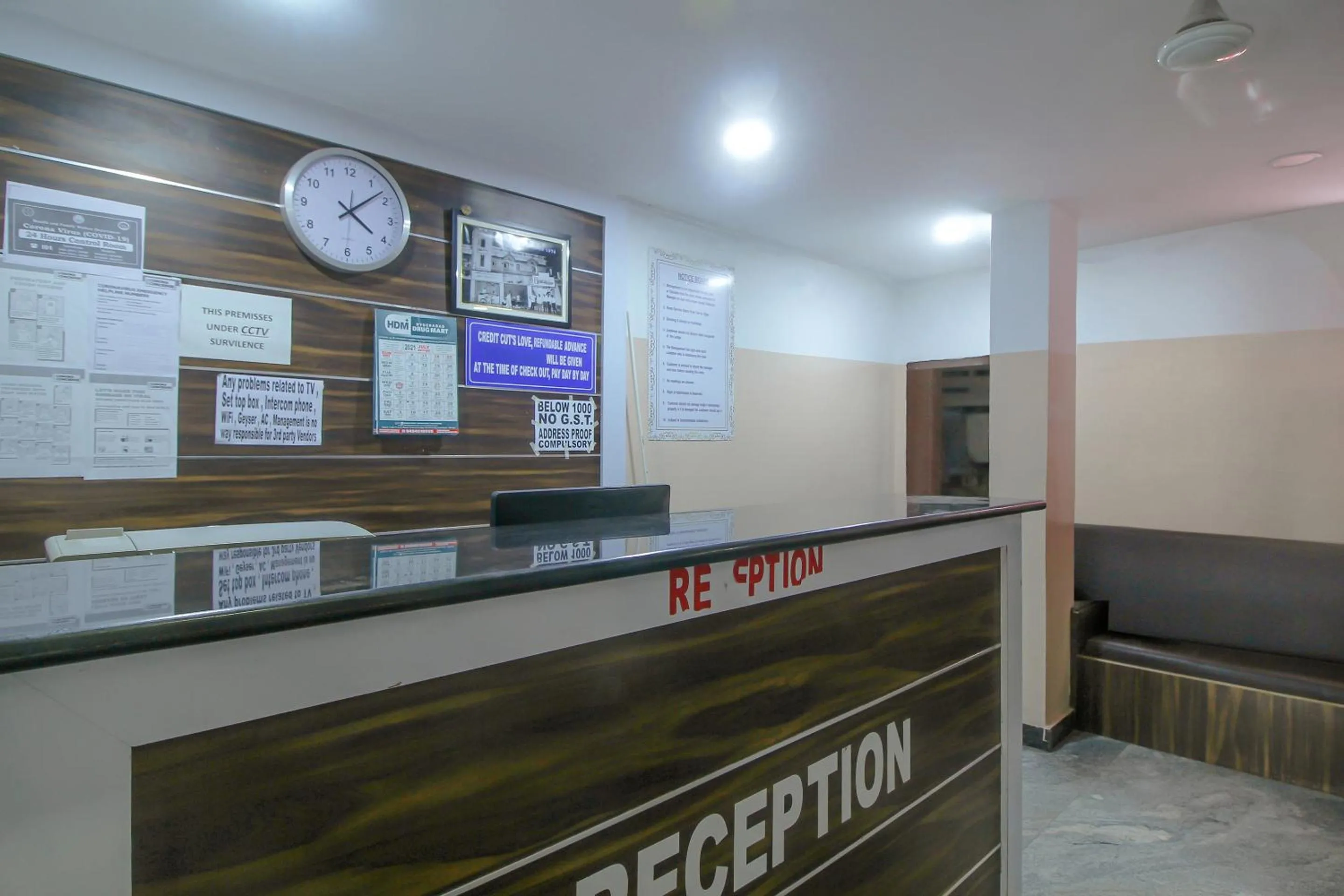 Lobby or reception in SPOT ON 81775 MOHIT GOKUL LODGE NEW LUXURY ROOM'S NEAR SECUNDERABAD RAILWAY STATION