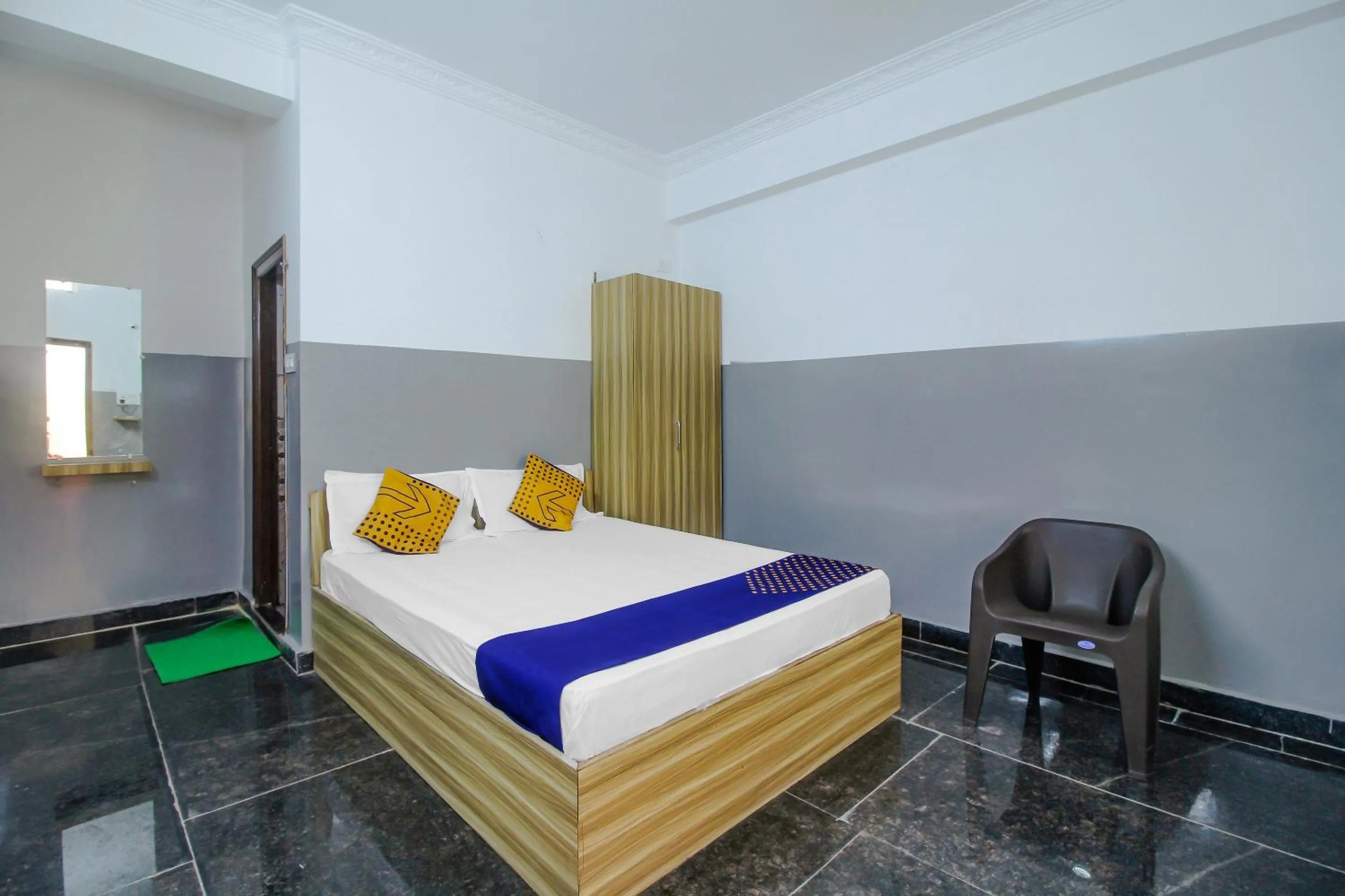 Bedroom, Bed in SPOT ON 81775 MOHIT GOKUL LODGE NEW LUXURY ROOM'S NEAR SECUNDERABAD RAILWAY STATION