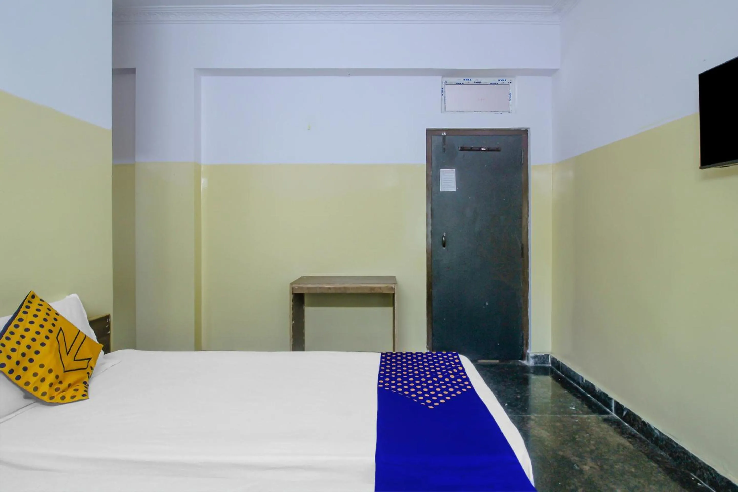 Bedroom, Bed in SPOT ON 81775 MOHIT GOKUL LODGE NEW LUXURY ROOM'S NEAR SECUNDERABAD RAILWAY STATION