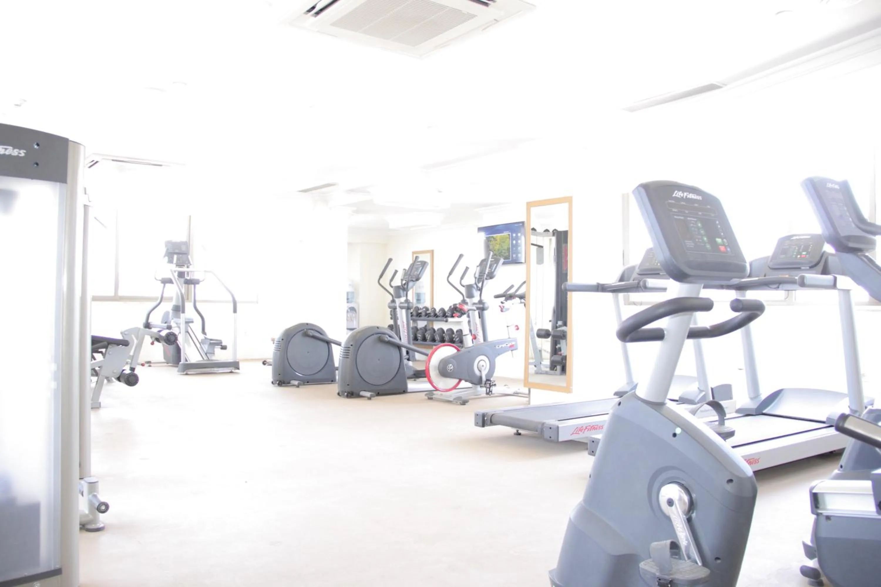 Fitness centre/facilities in Momona Hotel