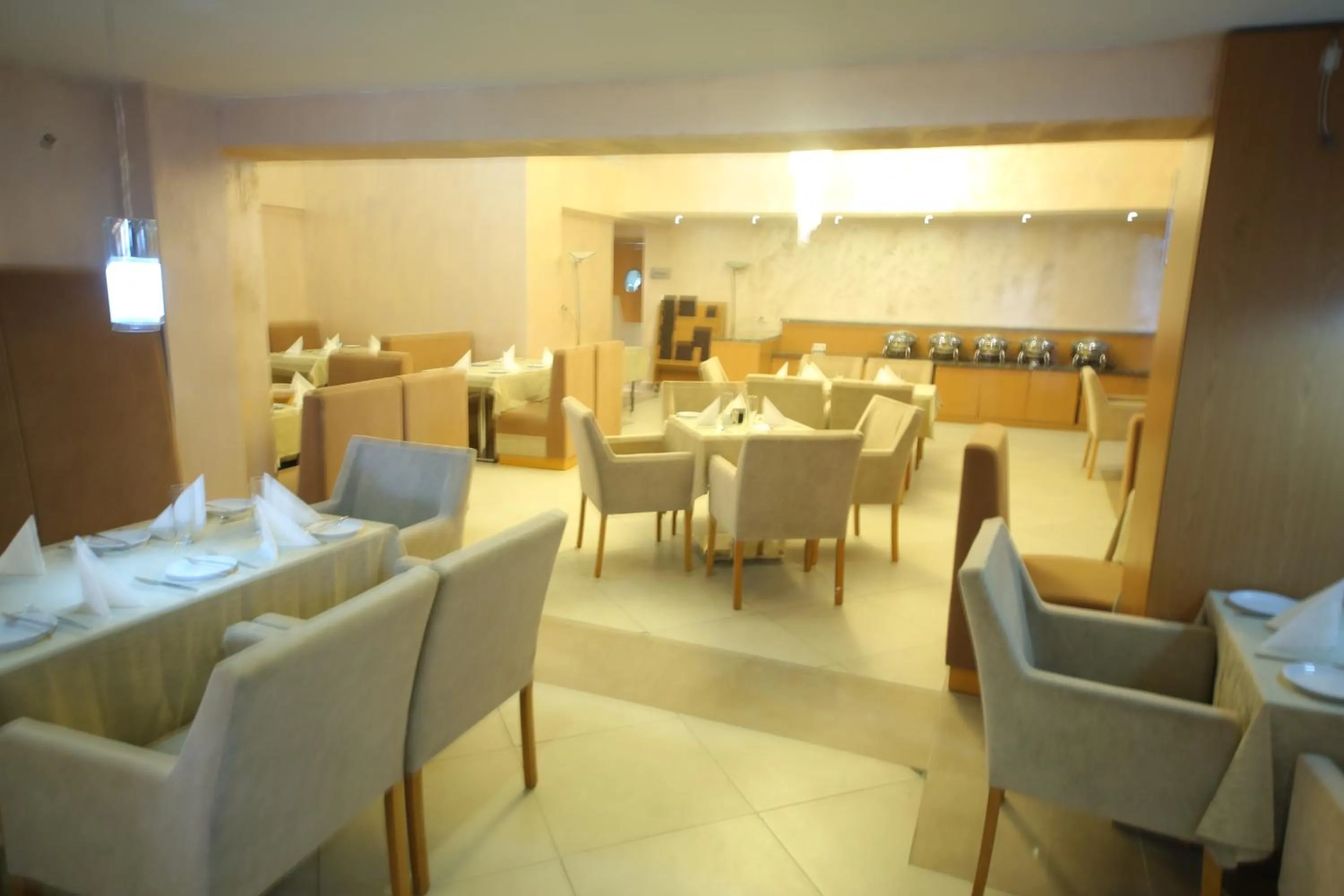 Restaurant/places to eat in Momona Hotel