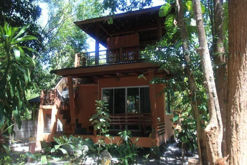 JJ Beach Resort & JJ Seafood