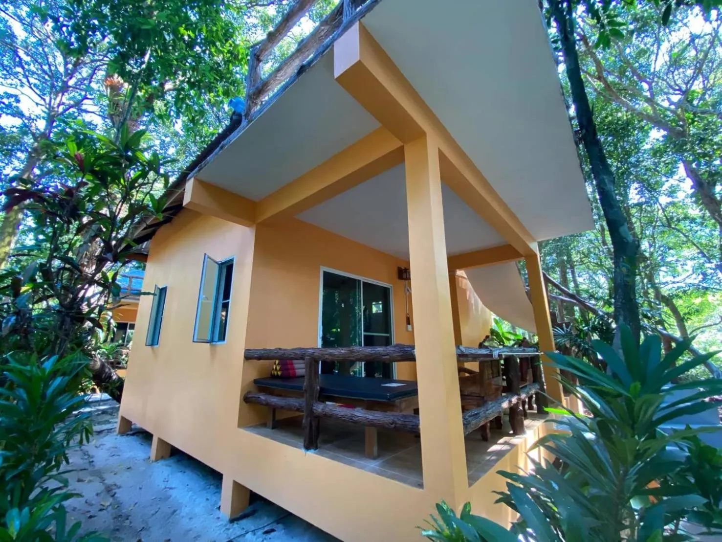 JJ Beach Resort & JJ Seafood