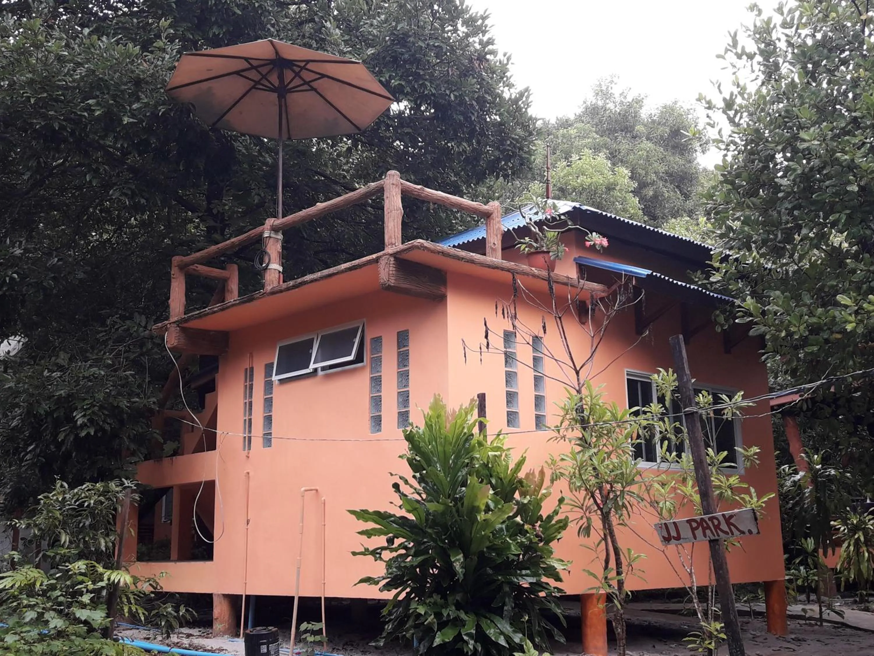 JJ Beach Resort & JJ Seafood