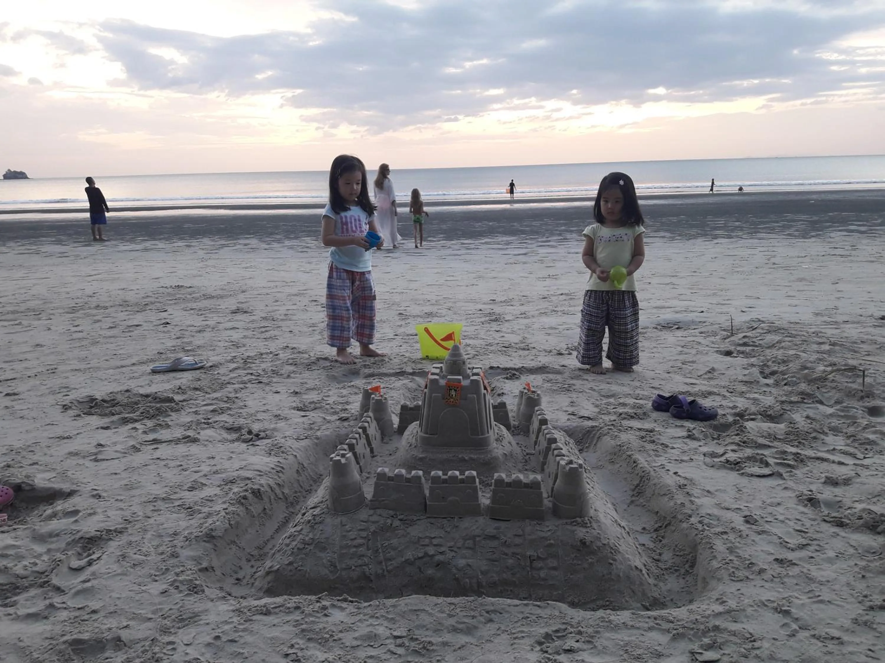 JJ Beach Resort & JJ Seafood