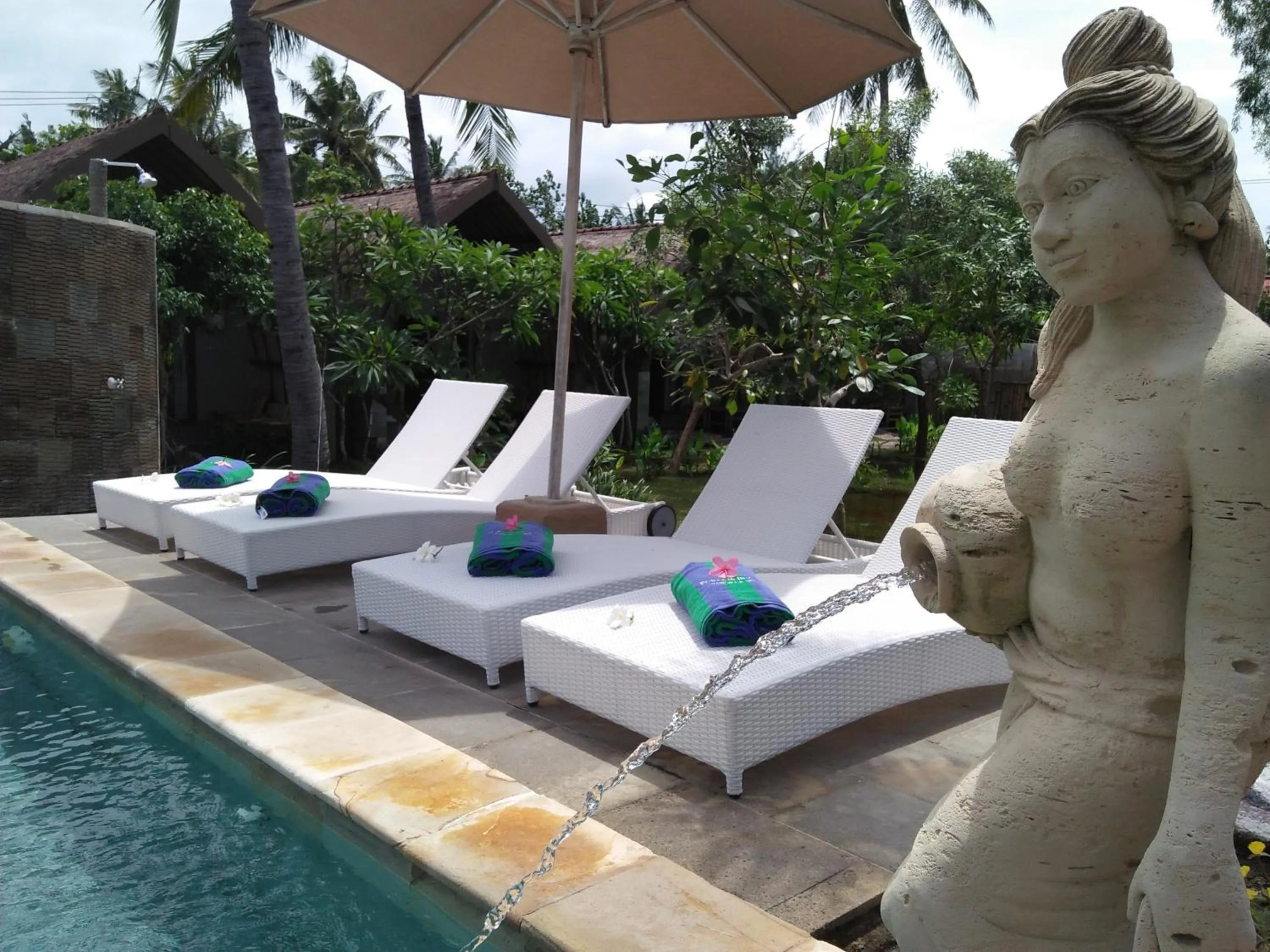 Swimming pool in Puri Air Beach Resort & Spa