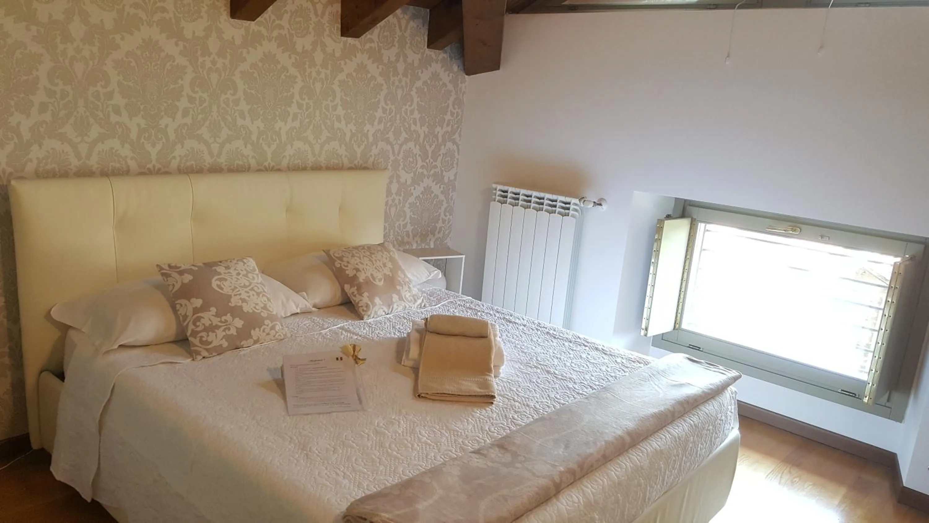 Bed in Donizetti Royal