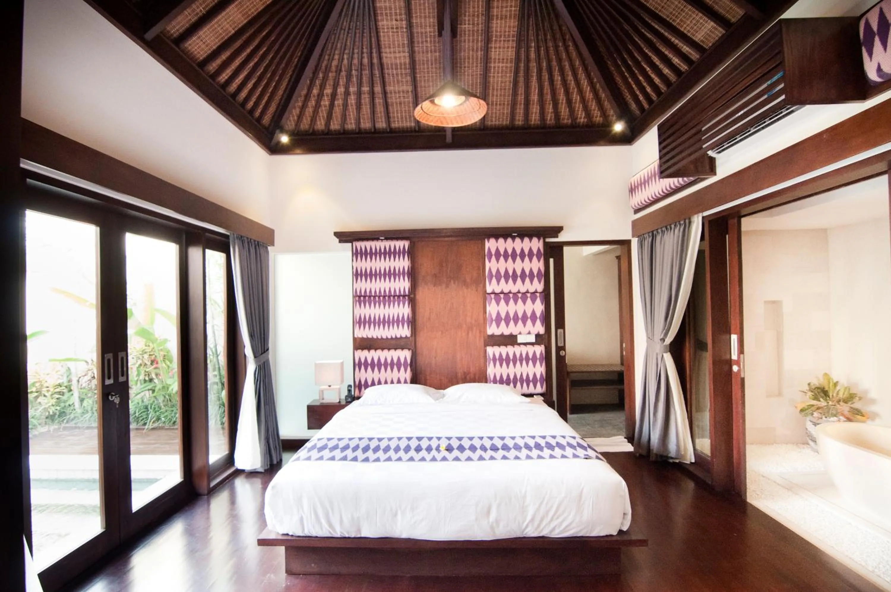 Decorative detail, Bed in Villa Puspa