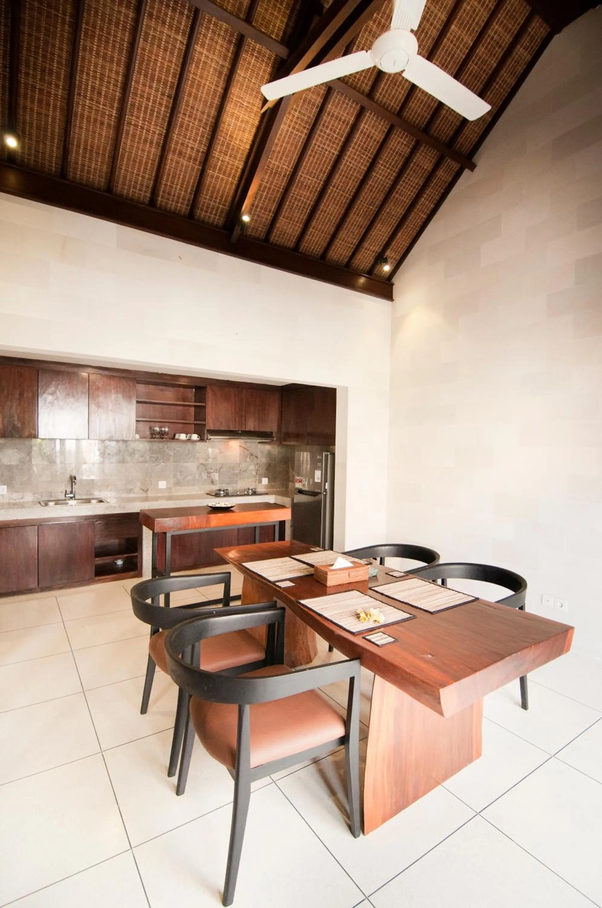 Kitchen or kitchenette in Villa Puspa