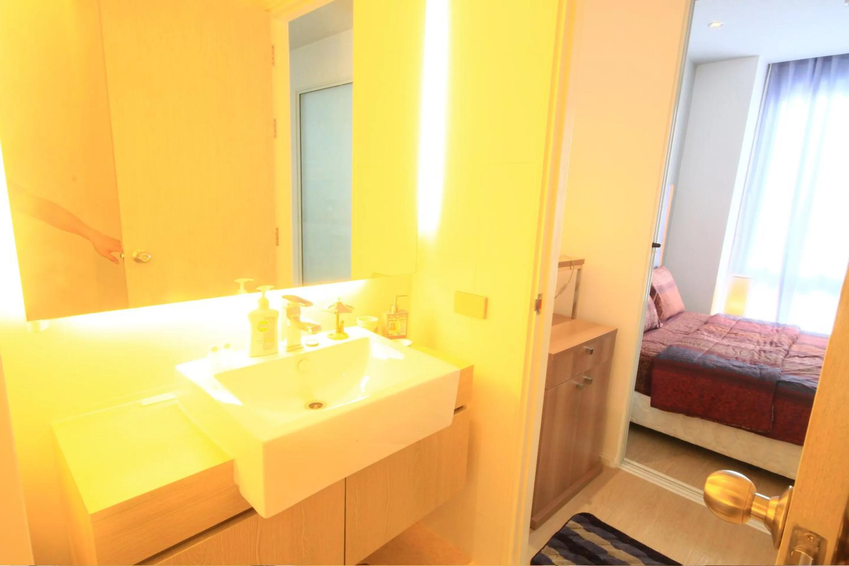 Toilet, Bed in Atlantis Condo & Water Park Pattaya By the Sea