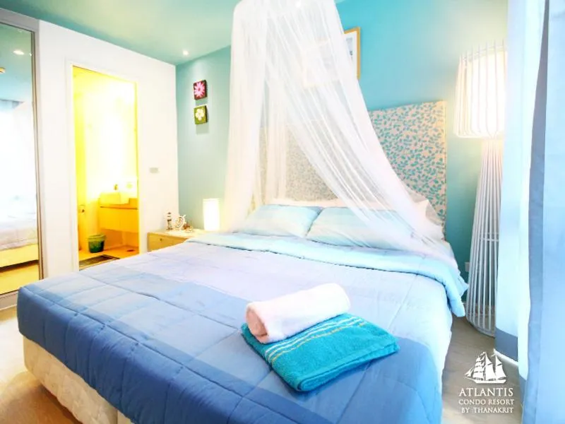 Text overlay, Bed in Atlantis Condo & Water Park Pattaya By the Sea